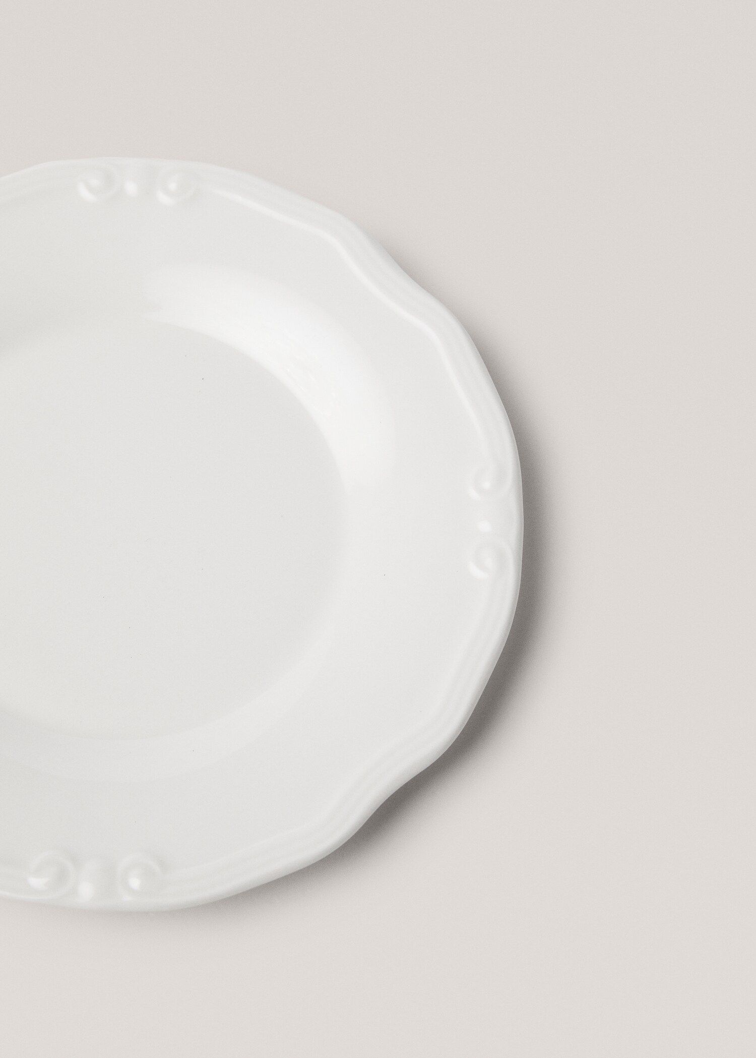 Porcelain romantic dessert plate - Details of the article 2
