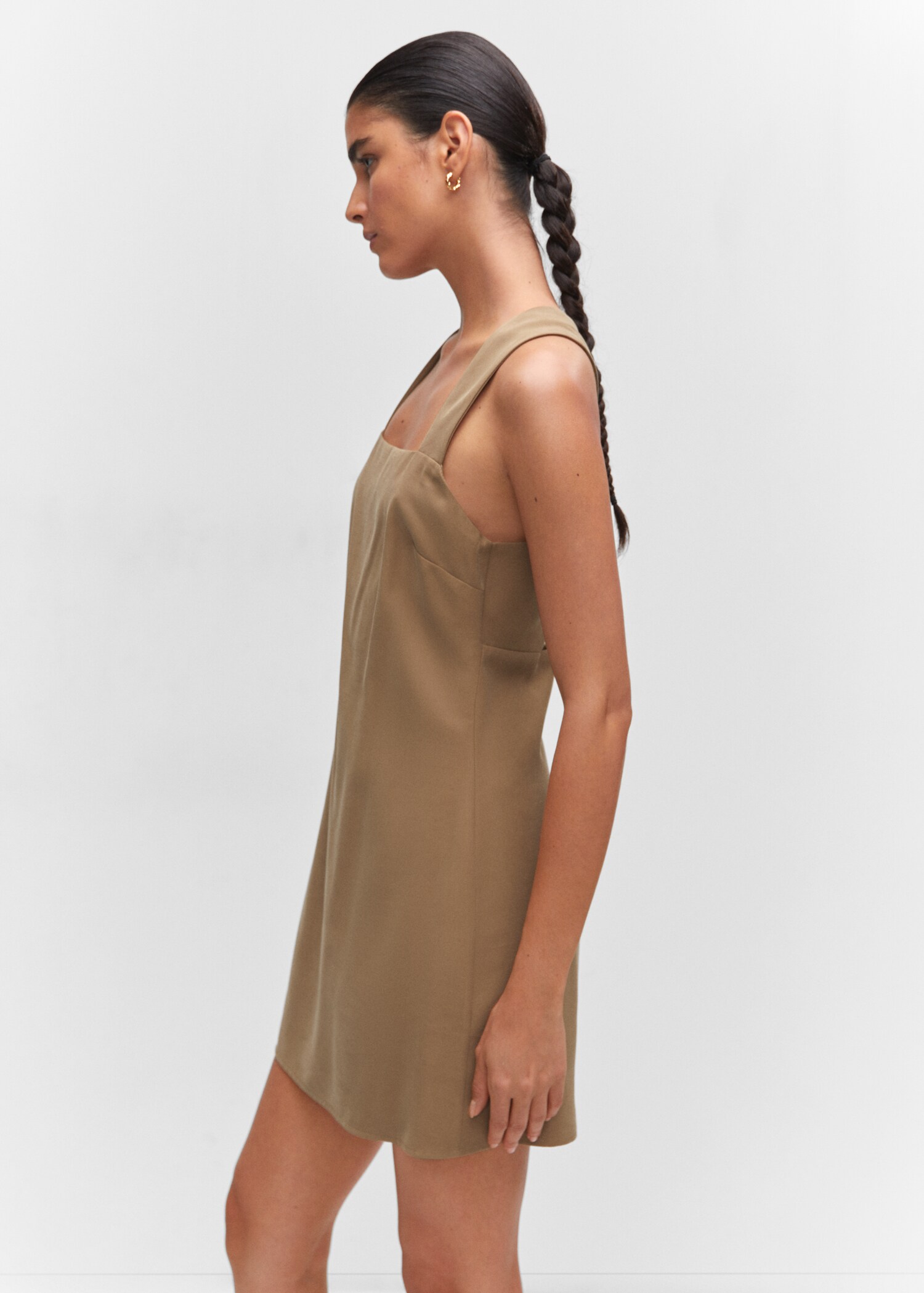 Vestido costas cruzadas - Plano médio