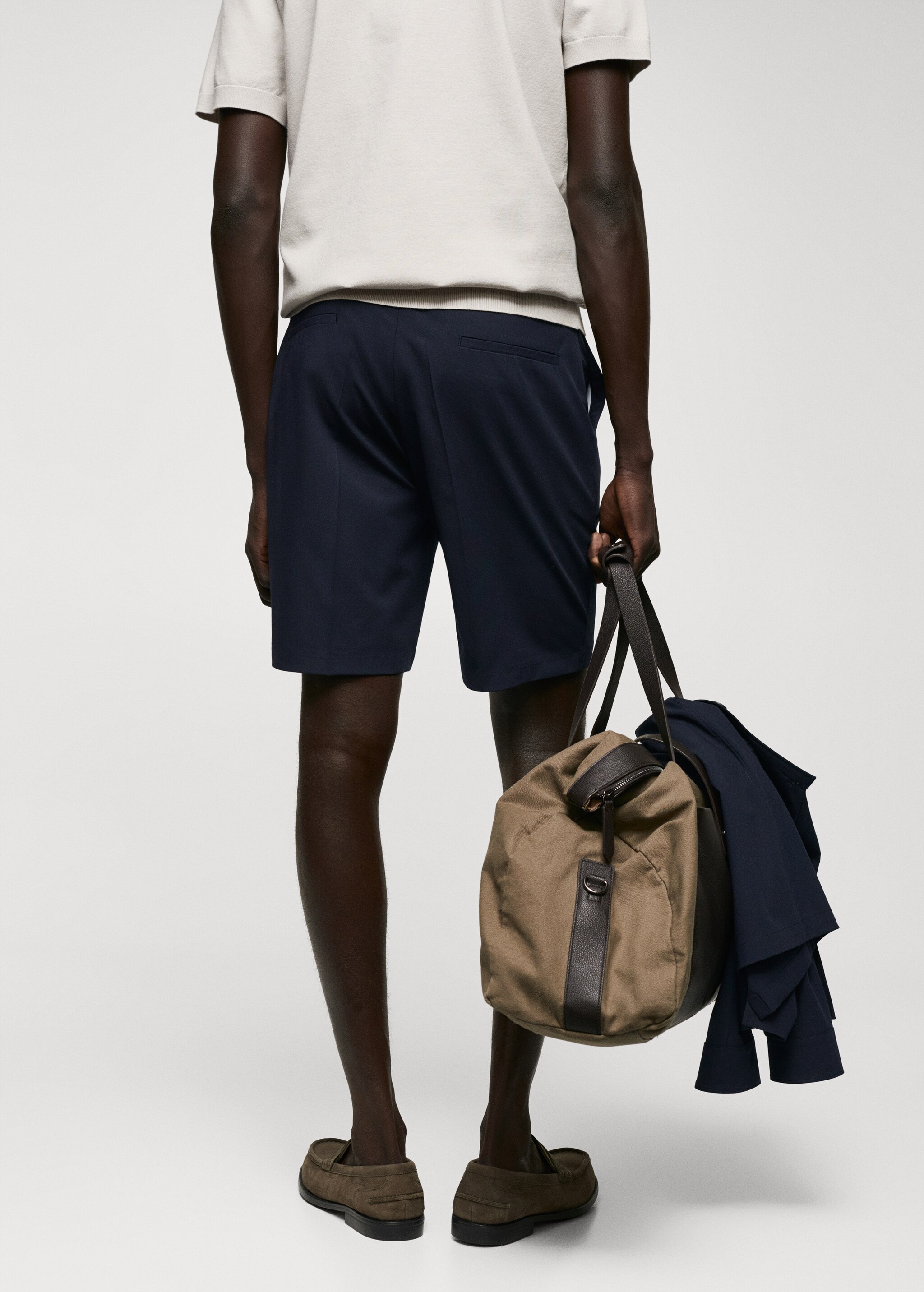 Slim-fit bermuda shorts with adjustable waist - Spatele articolului