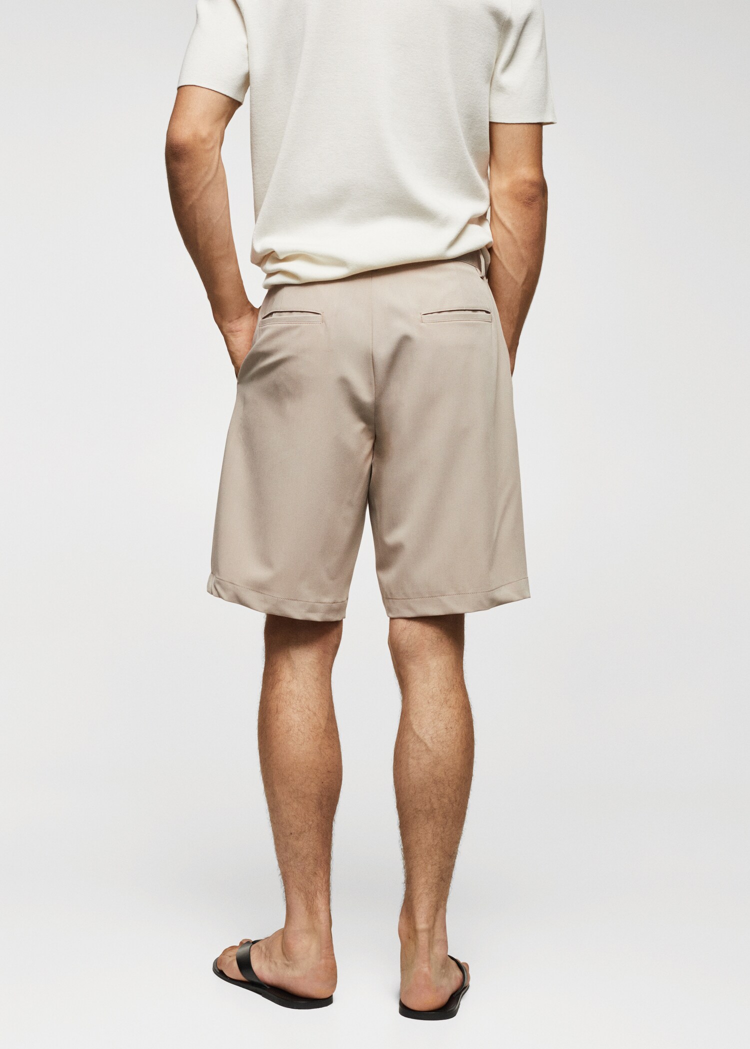 Cotton pleated Bermuda shorts - Reverse of the article