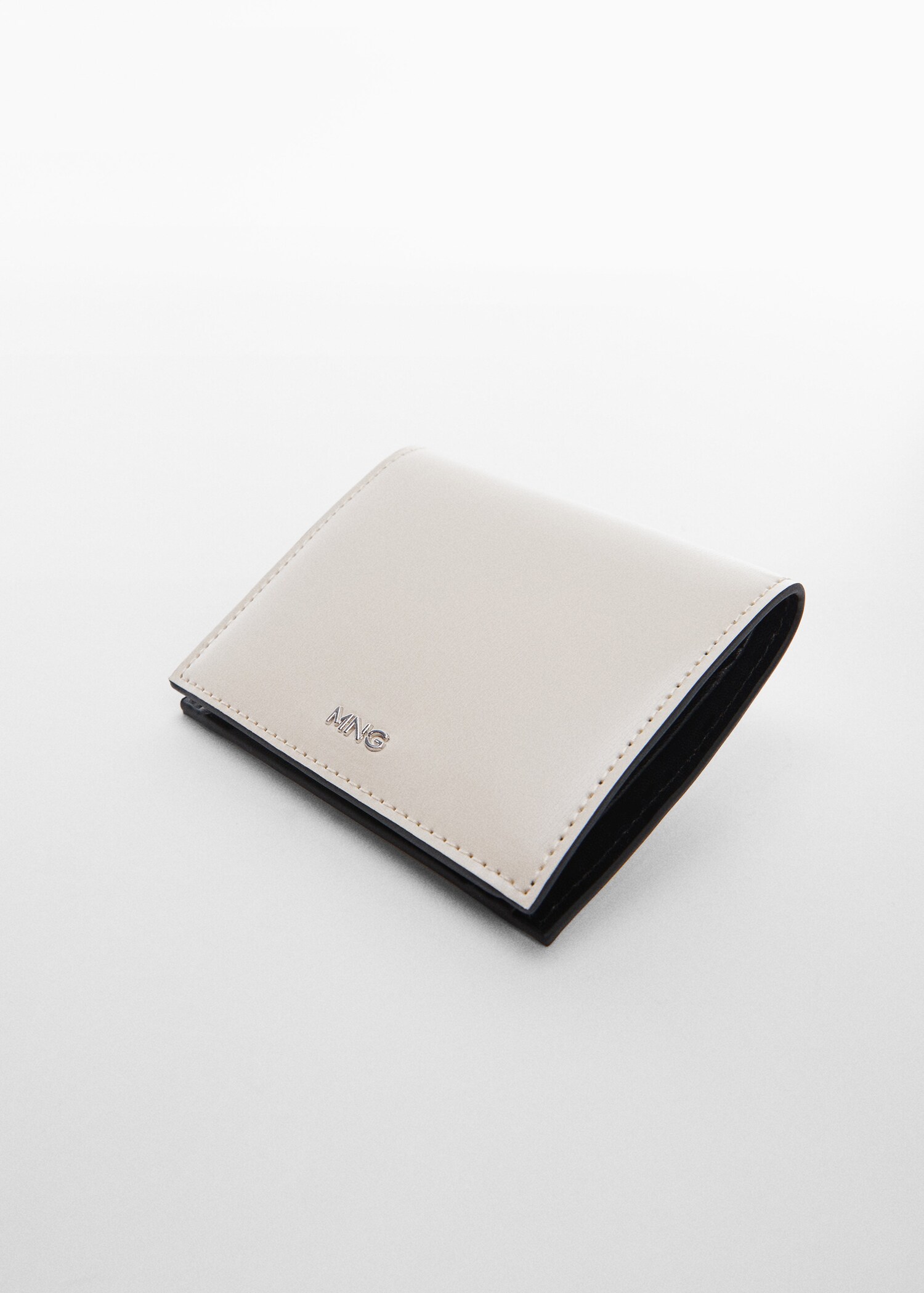 Embossed wallet with logo - Details of the article 1