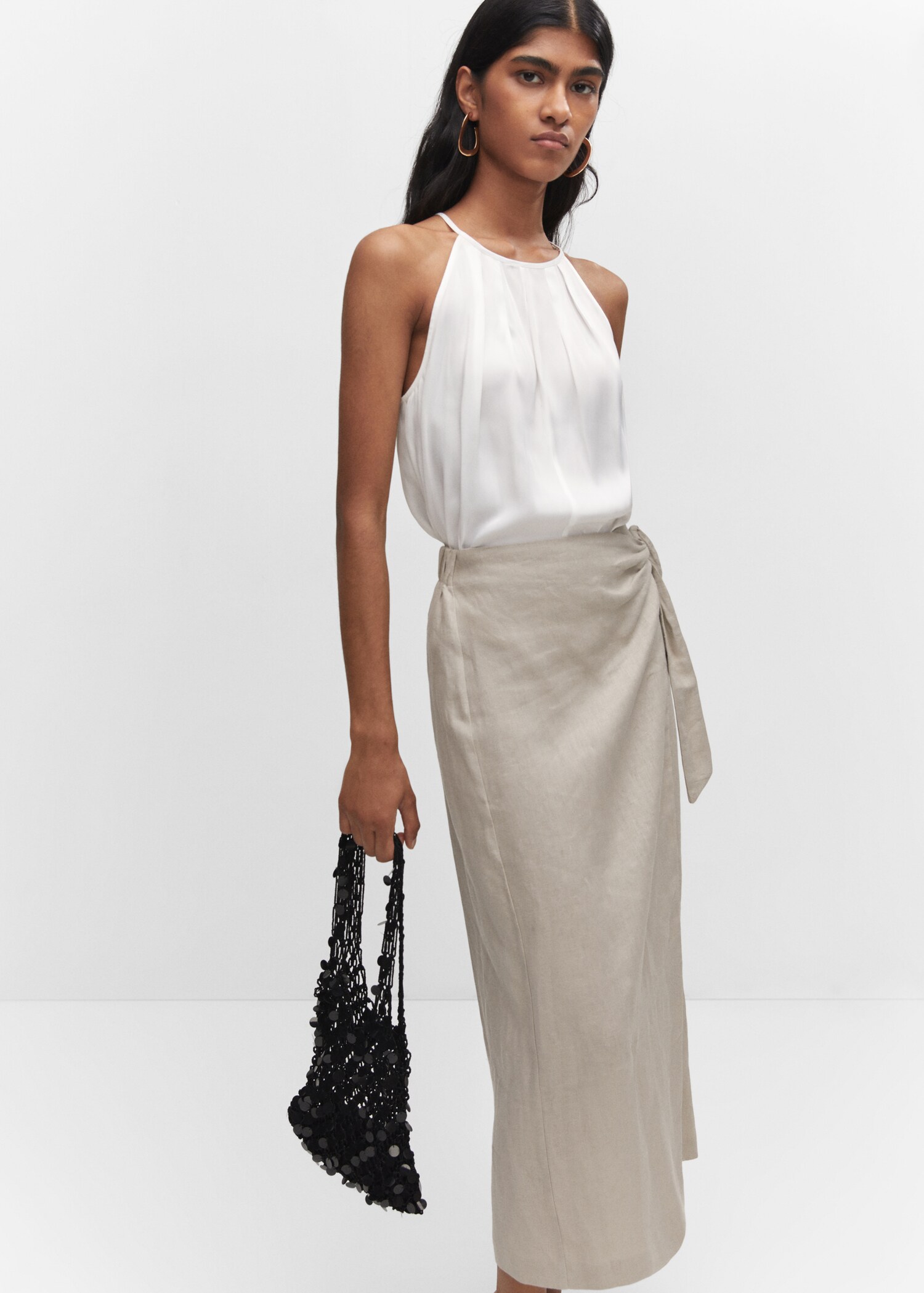 Top satinado cuello halter - Plano medio