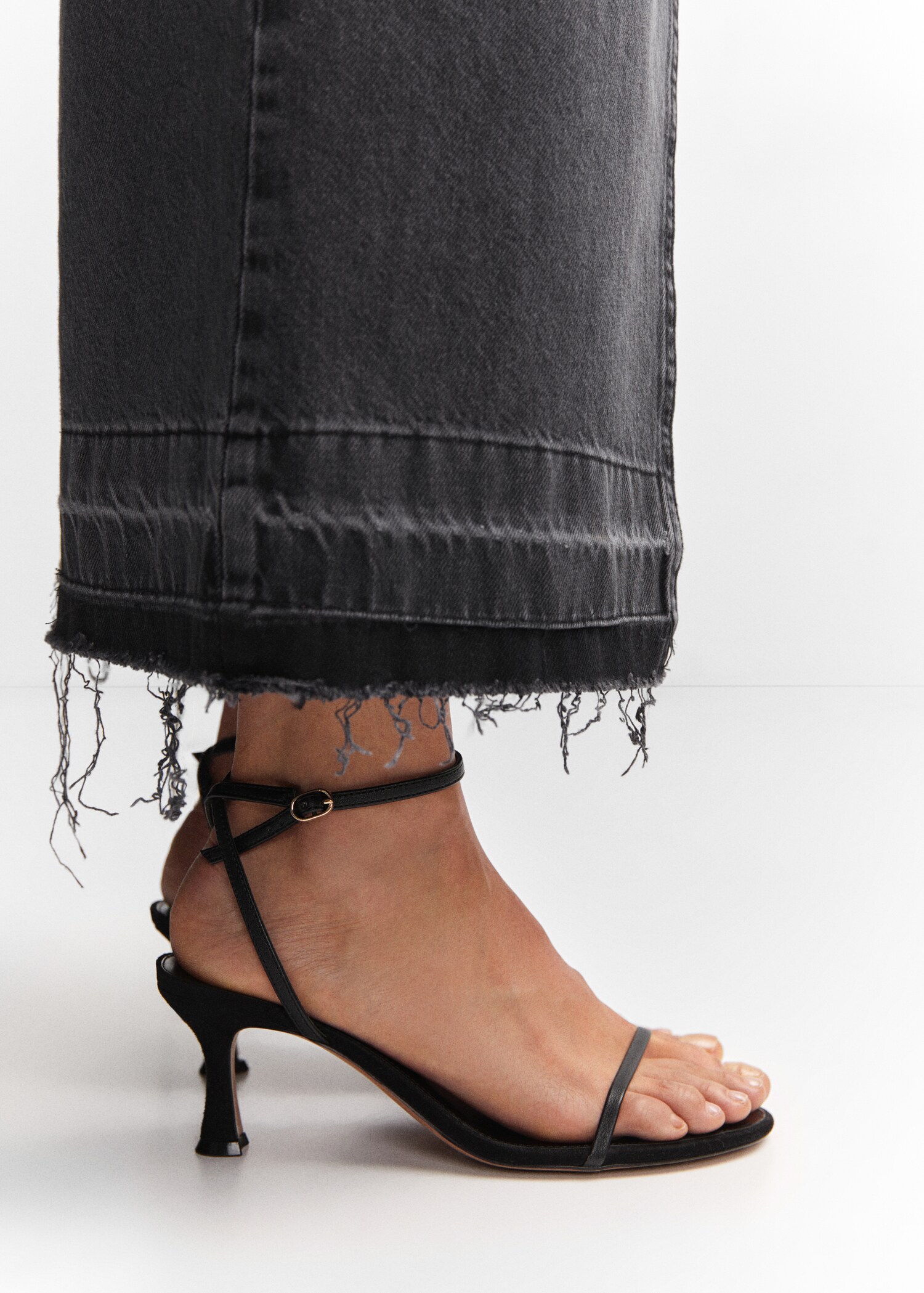 Ankle-cuff heeled sandals - Details of the article 9