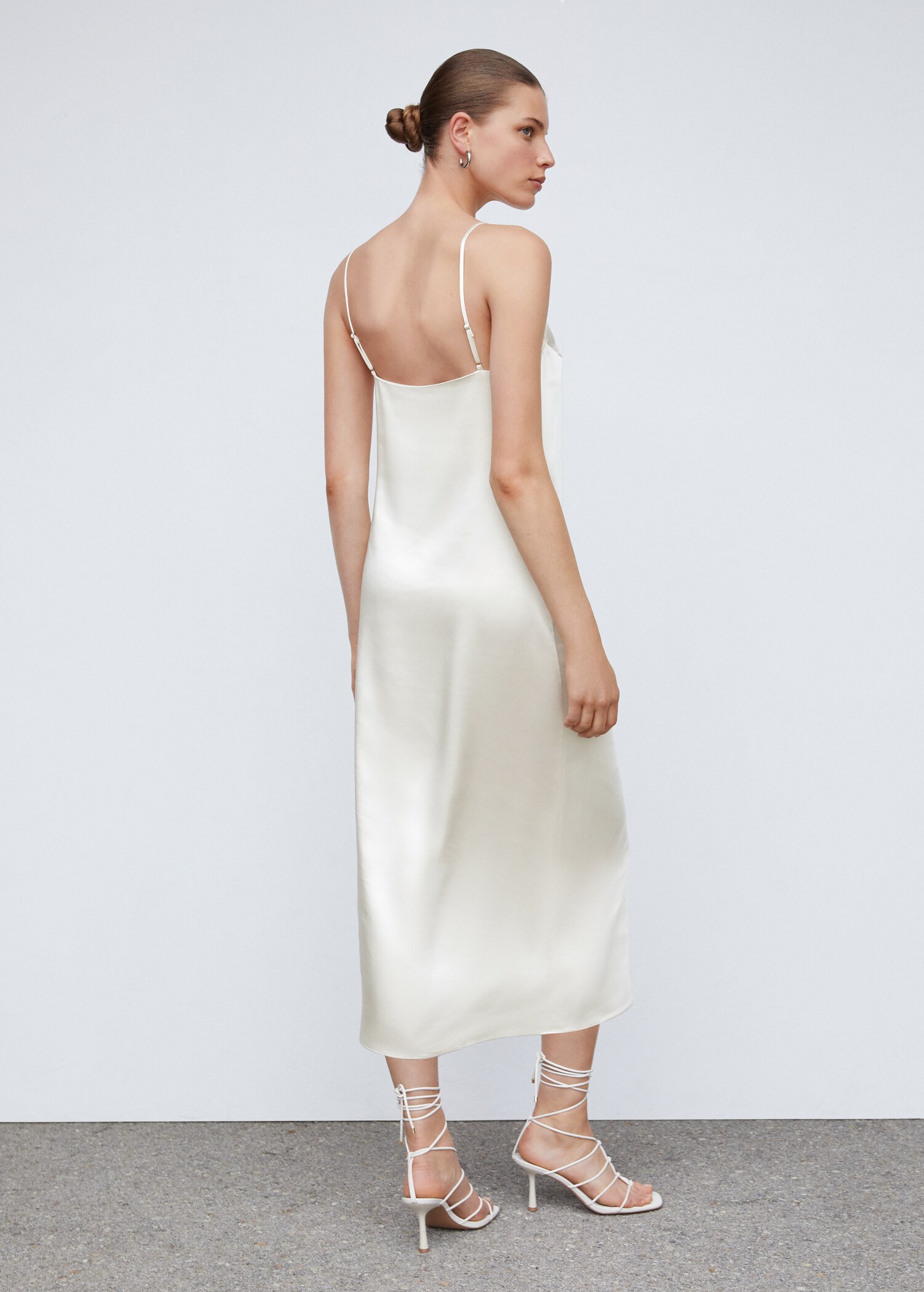 Robe satinée ouverture - Verso de l’article