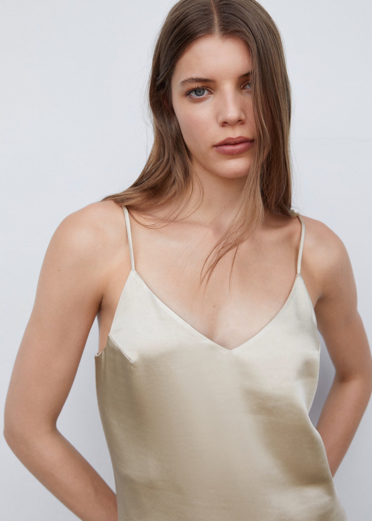 Robe satinée ouverture - Détail de l'article 1