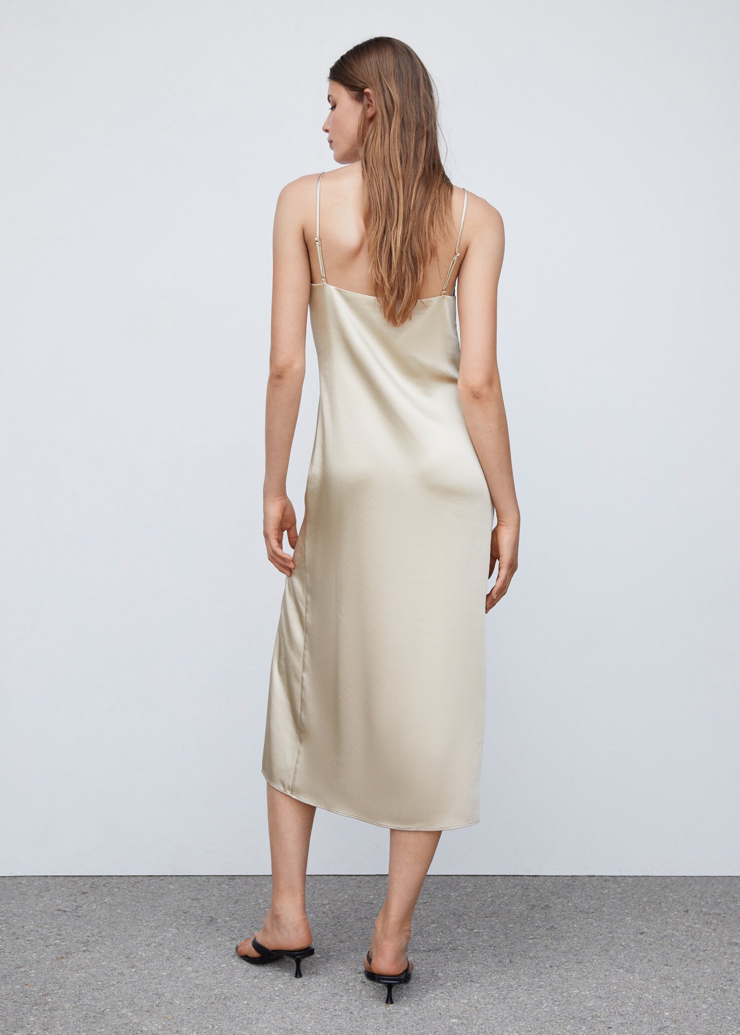 Robe satinée ouverture - Verso de l’article