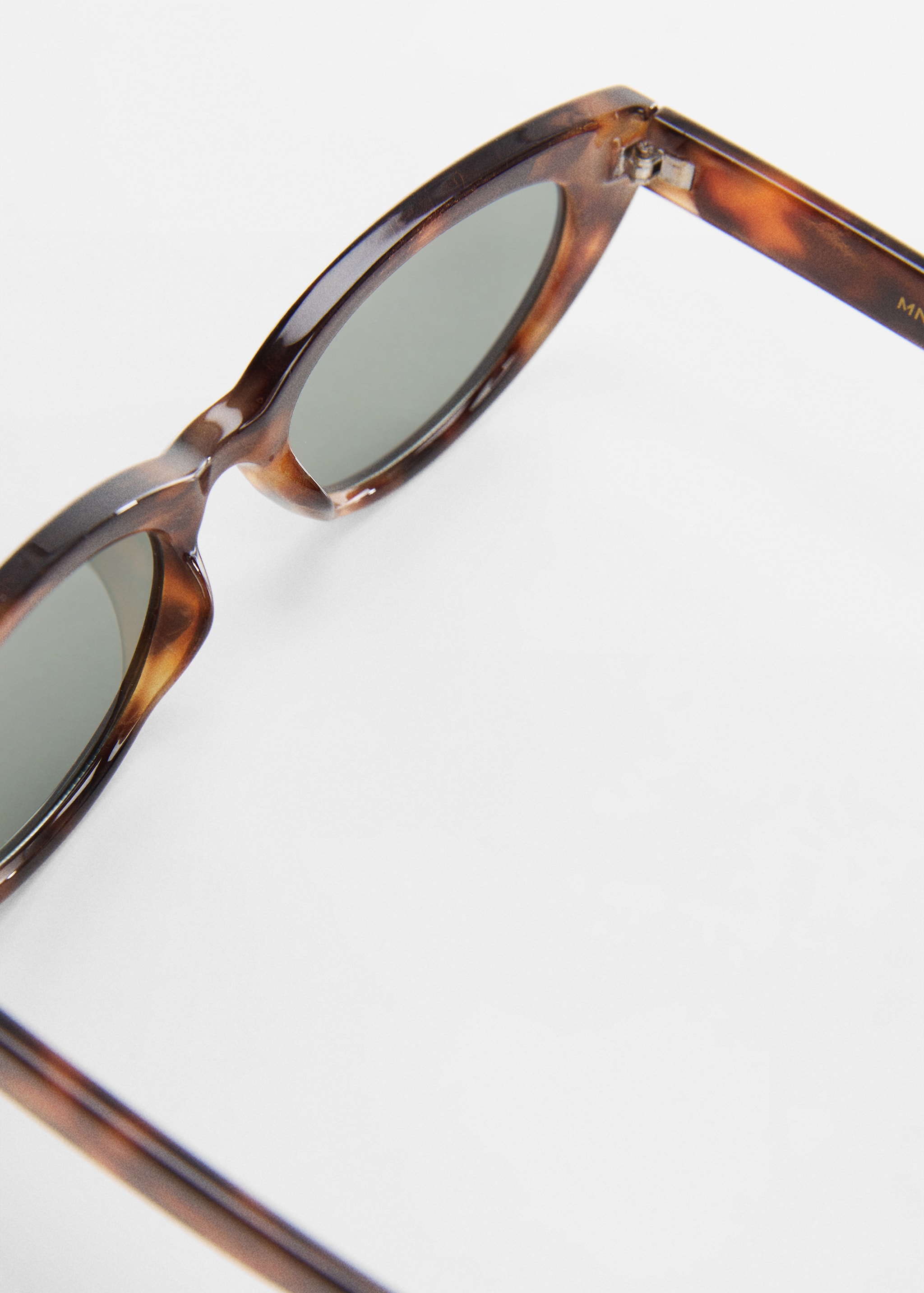 Солнцезащитные очки в стиле ретро - Деталь изделия 1