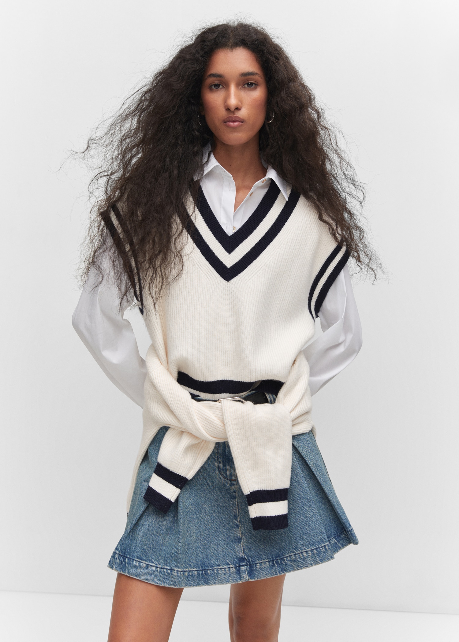 Chaleco cuello pico contraste Mujer MNG Ecuador - Main Image