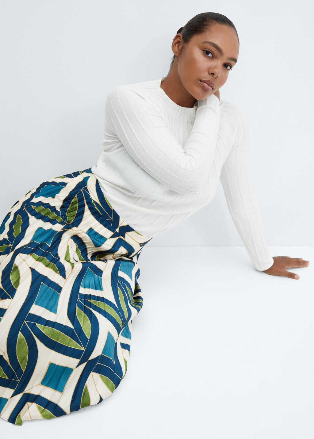 Pleated skirt ladies hotsell