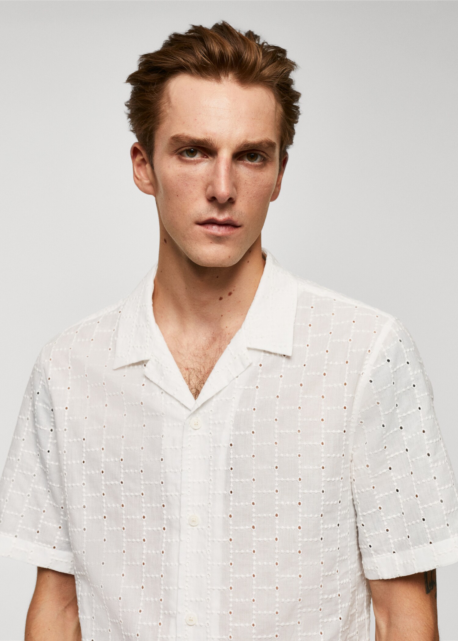 Shirt with embroidered bowling collar  - Details of the article 1