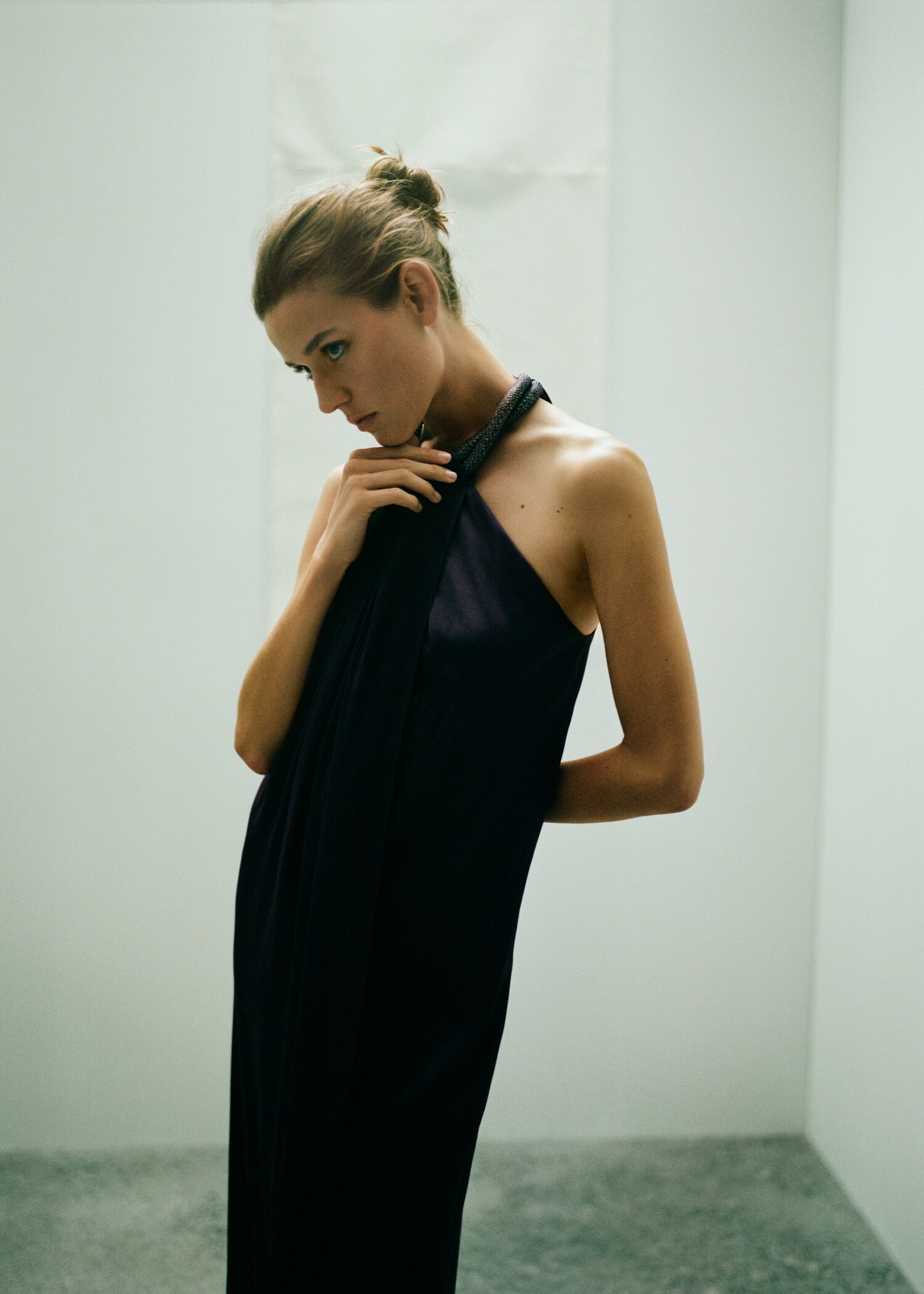 Structured satin dress with rhinestone neckline  - Details of the article 6
