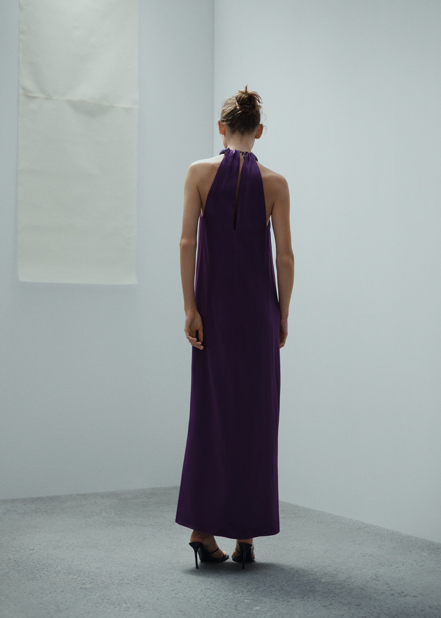 Structured satin dress with rhinestone neckline  - Reverse of the article