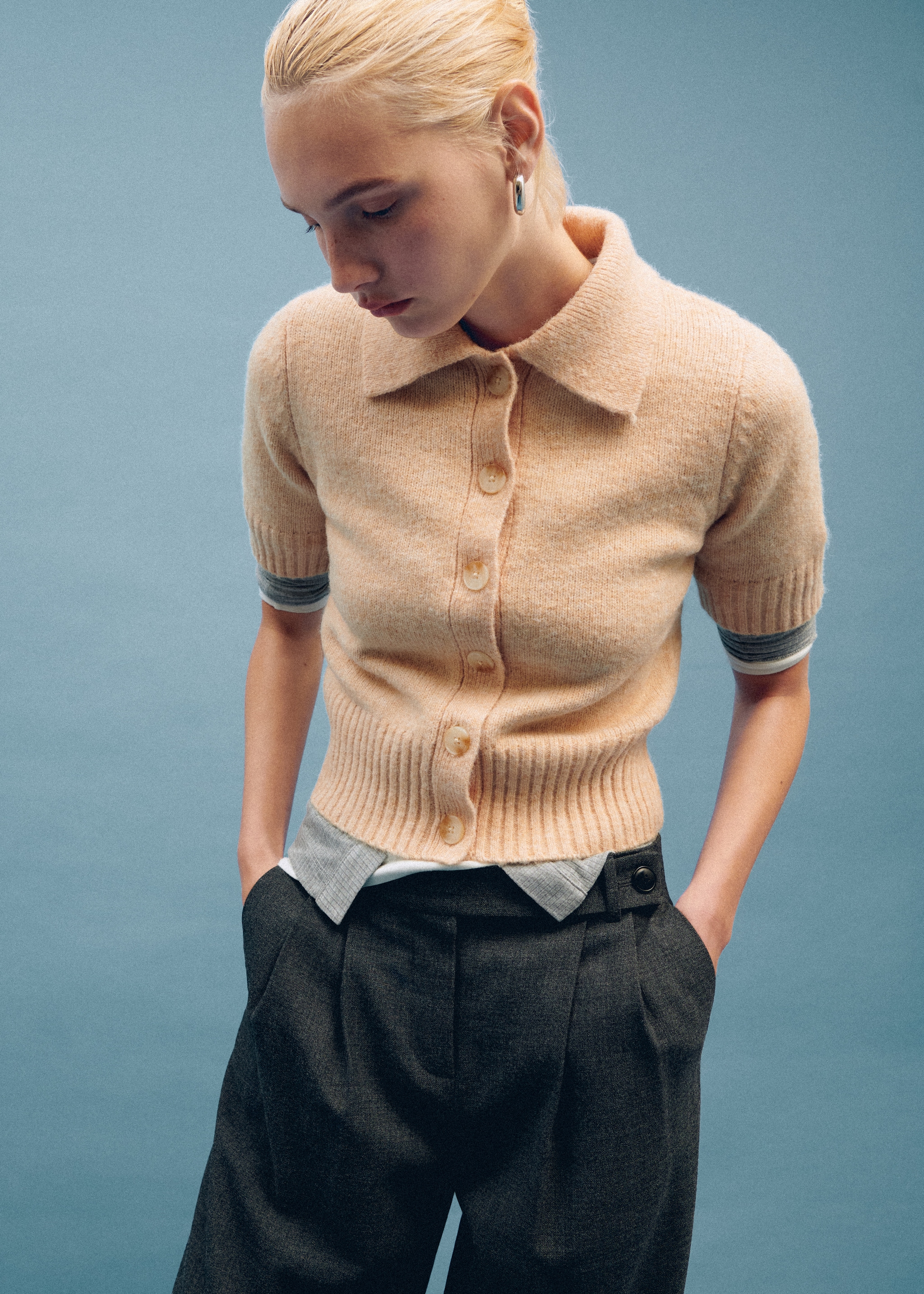 Short-sleeved cardigan with shirt collar  - Details of the article 6