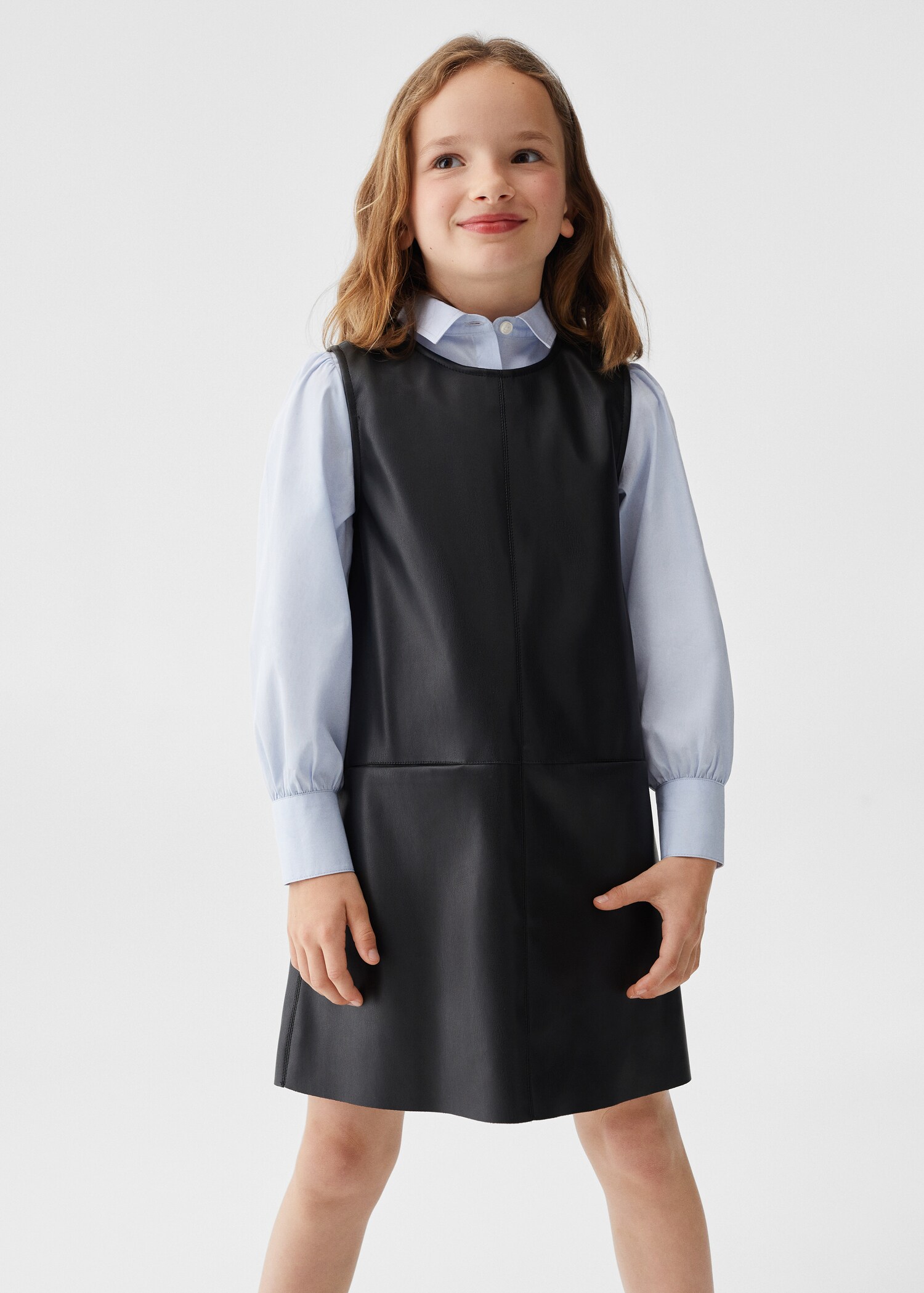 Robe effet cuir - Plan moyen