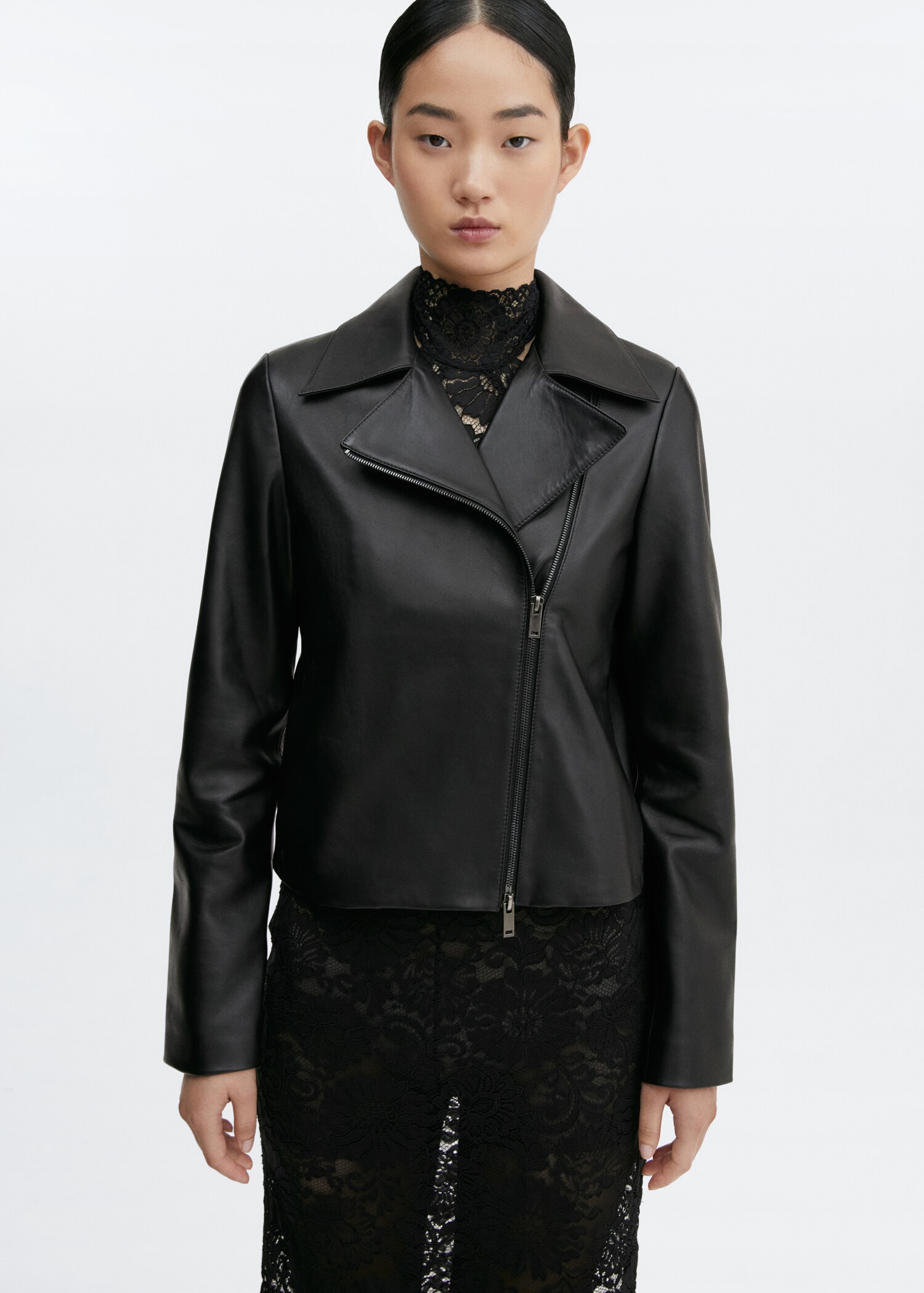 Blouson biker en cuir - Plan moyen
