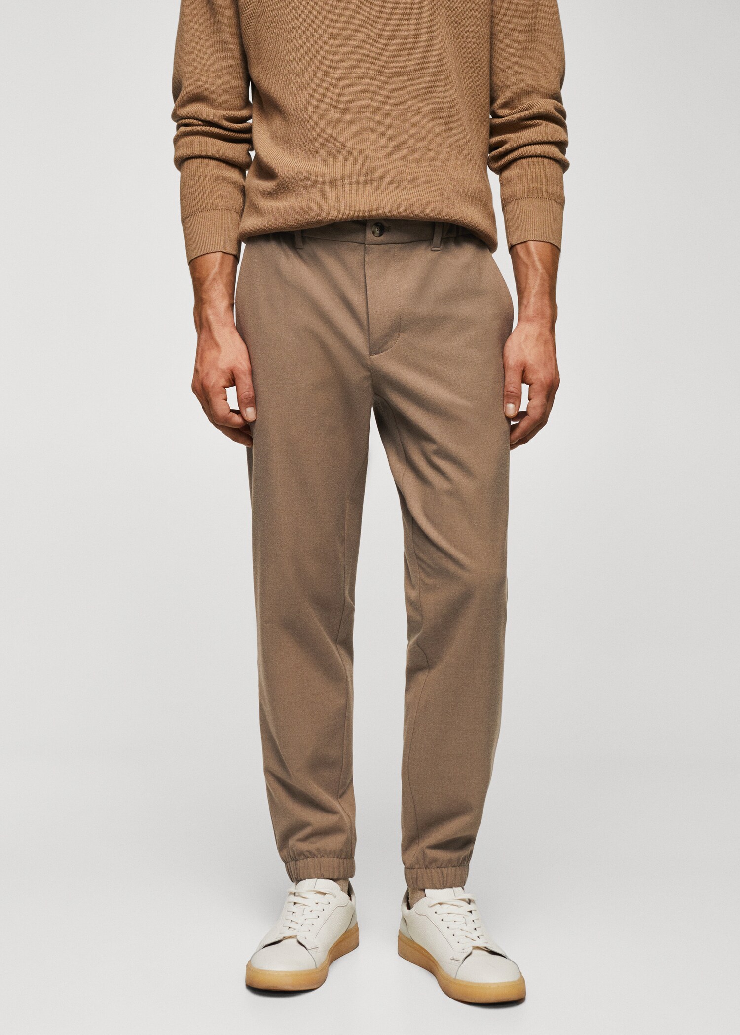 Pantalón jogger slim fit cordón - Plano medio