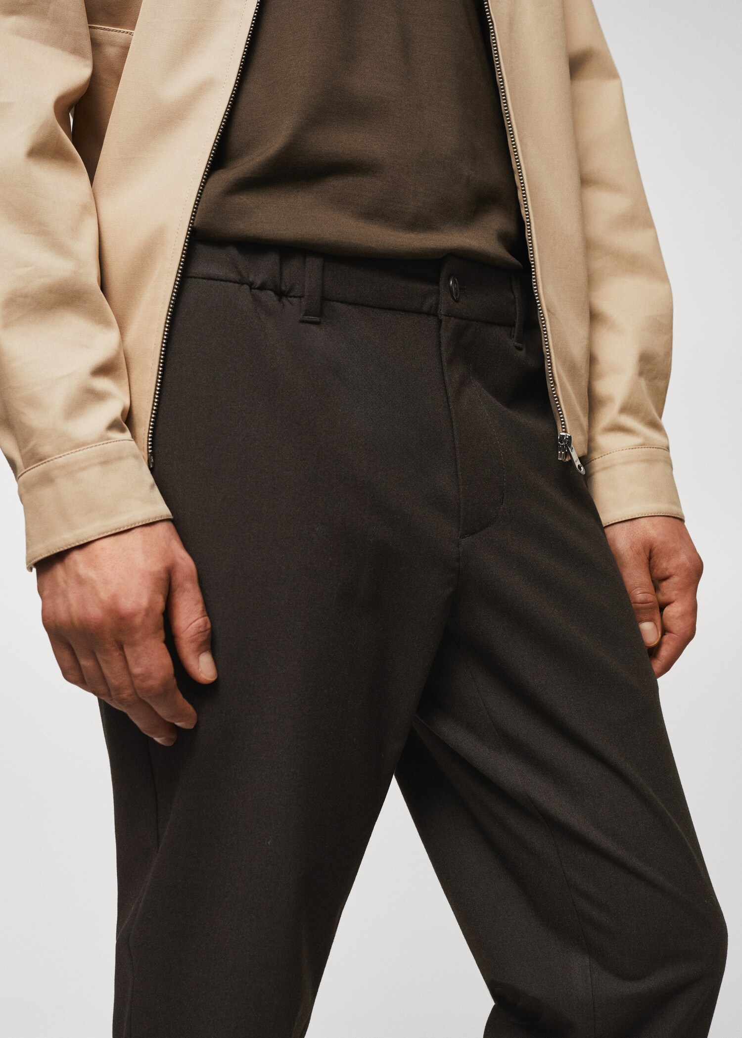 Slim-fit jogger trousers with drawstring - Details of the article 1