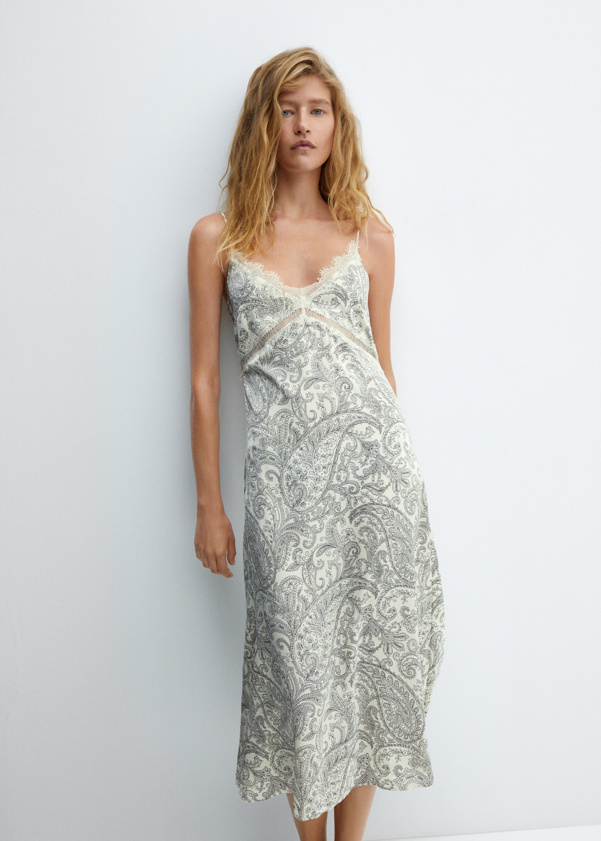 Lingerie-Kleid mit Paisley-Muster - Mittlere Ansicht