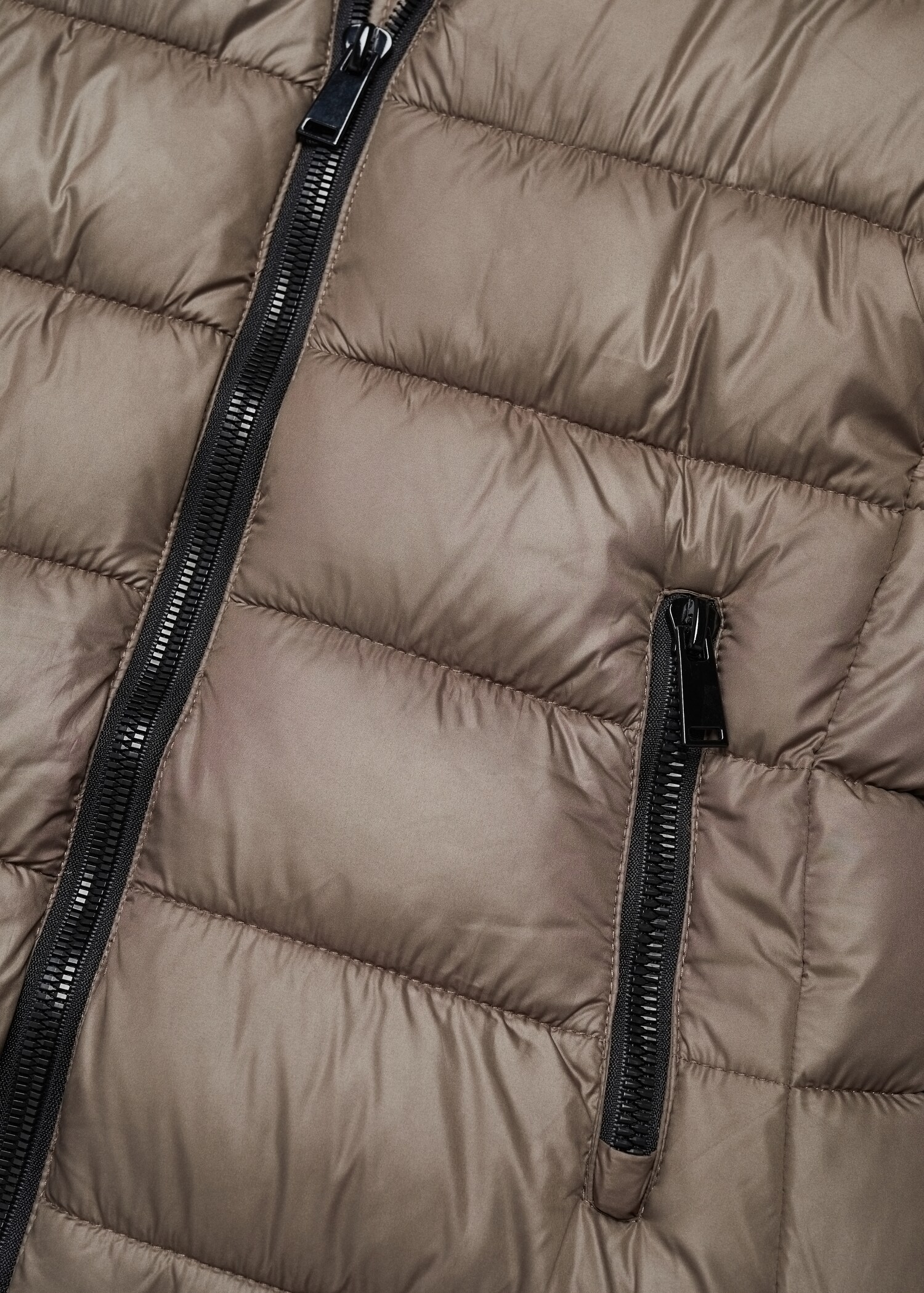 Medium-fitted anorak - Details of the article 0