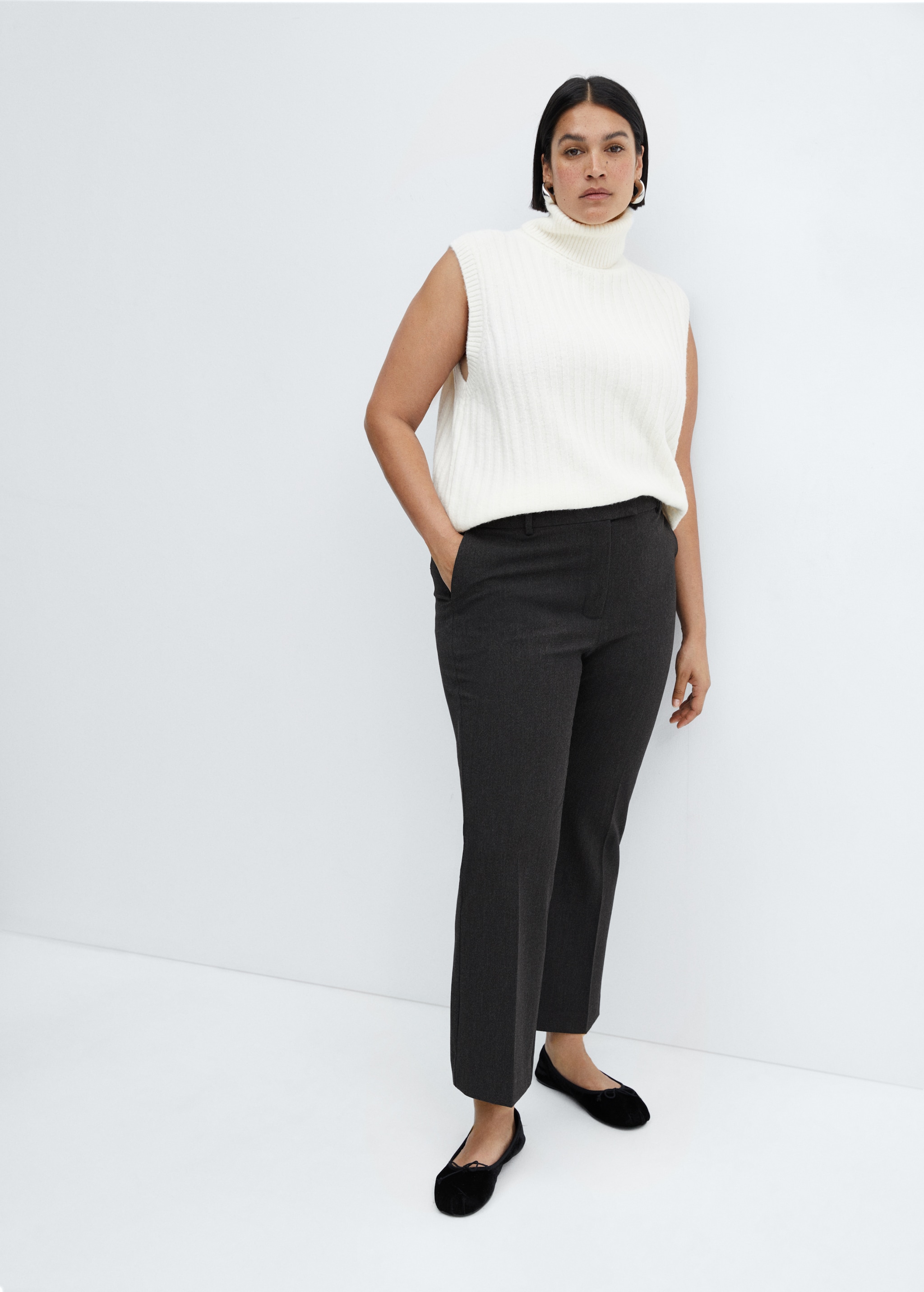 Cropped flared trousers - Details of the article 4