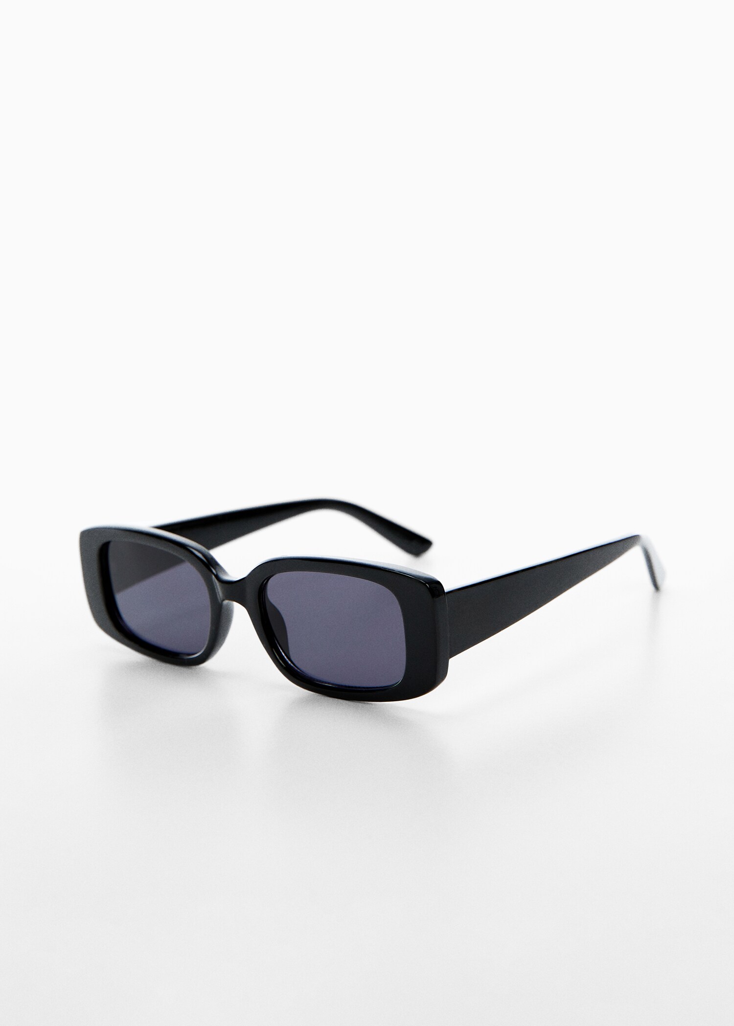 Lunettes de soleil rectangulaires - Plan moyen
