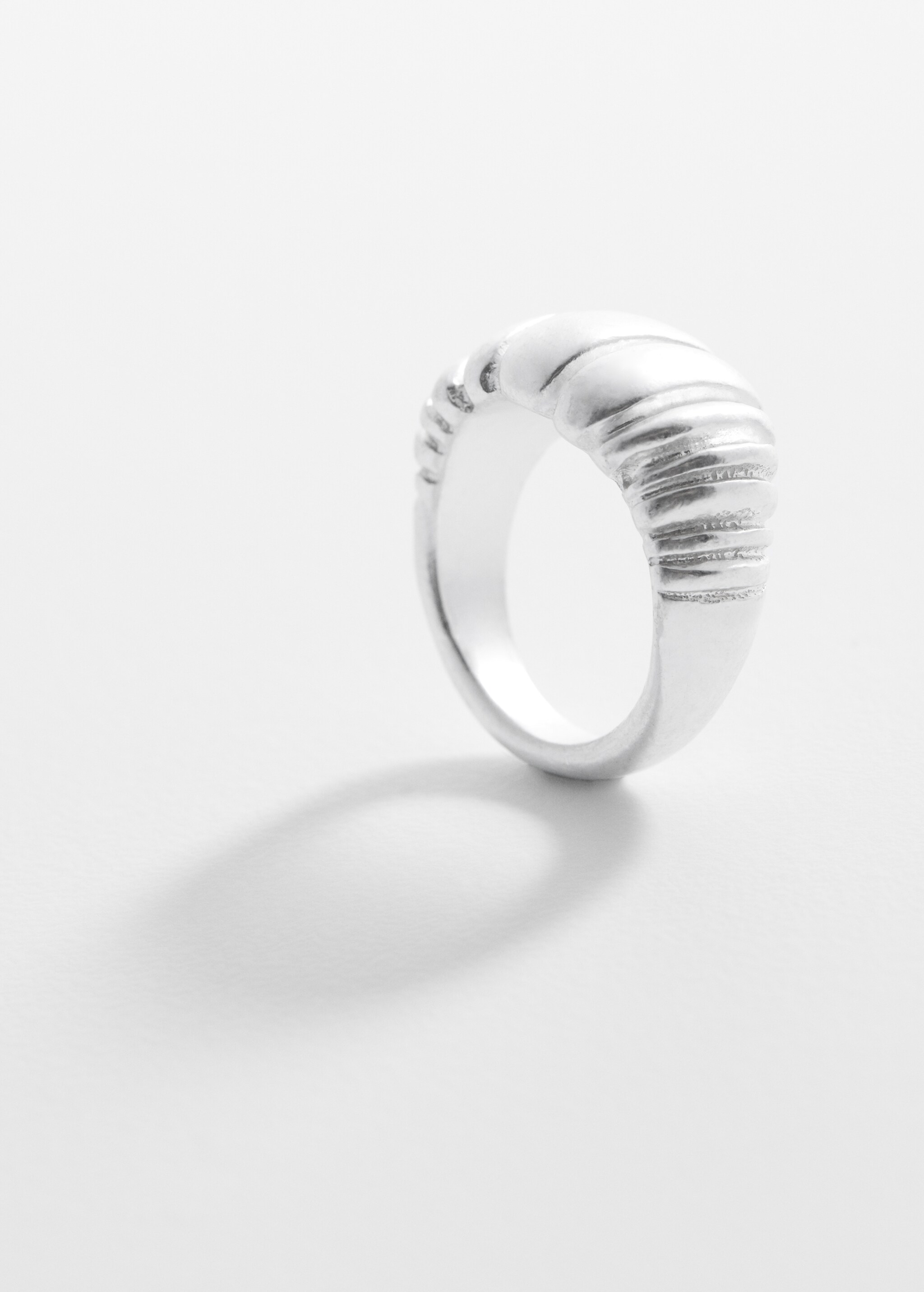 Ring mit Volumen-Design - Mittlere Ansicht