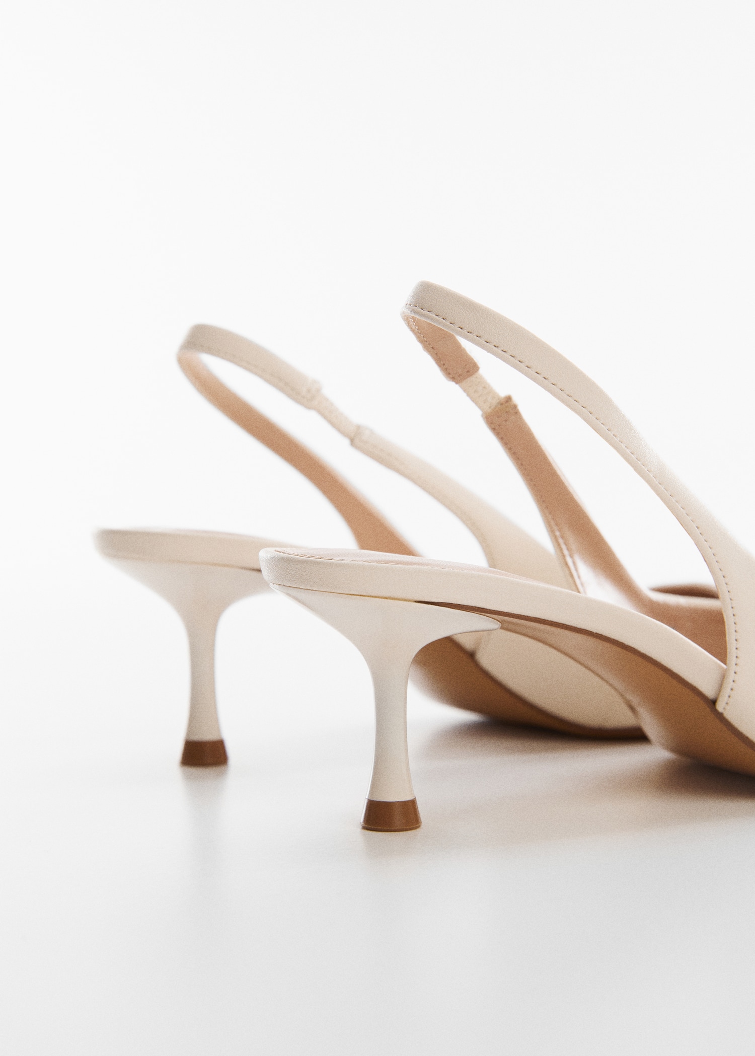 Pointed toe heel shoes - Details of the article 1