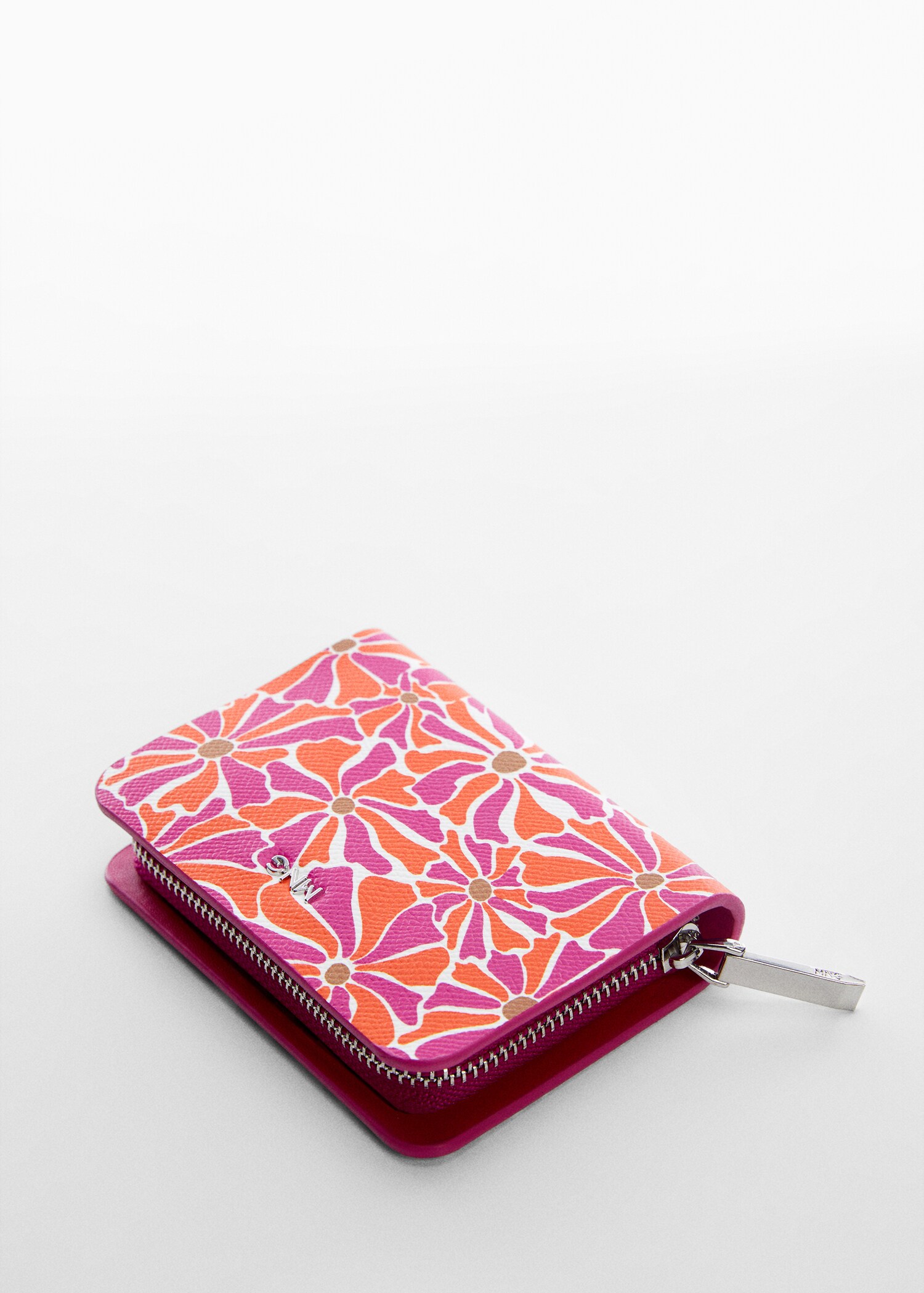 Billetera textura logo relieve - Plano medio