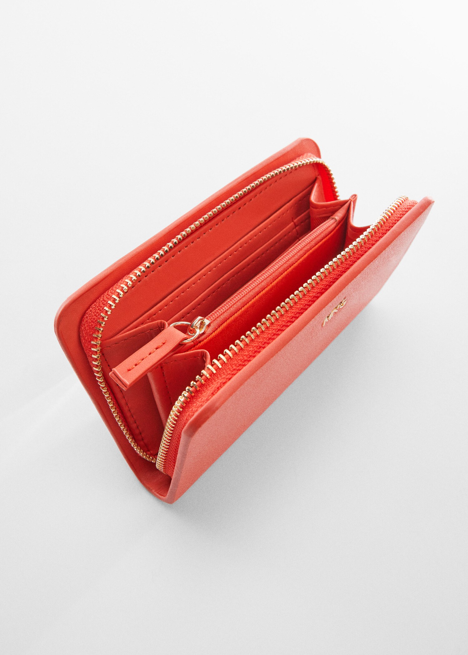 Billetera textura logo relieve - Plano medio