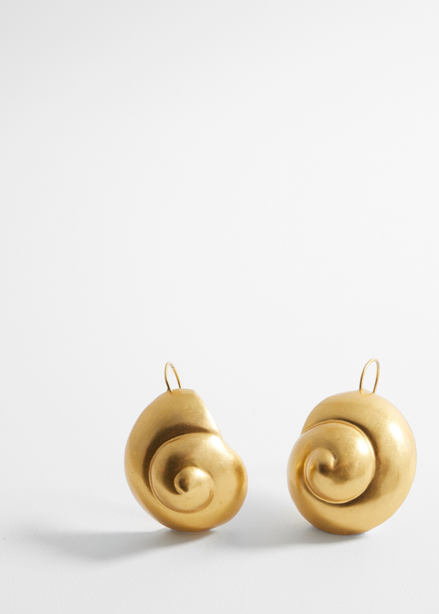Boucles d'oreilles coquillage métallique - Détail de l'article 1