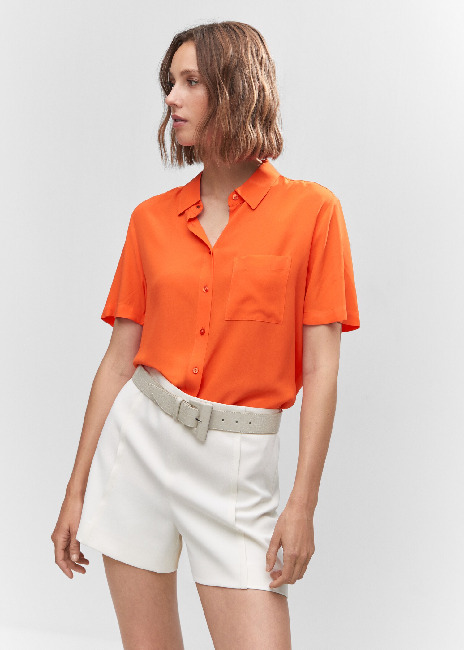 Camisa oversize bolsillo - Plano medio
