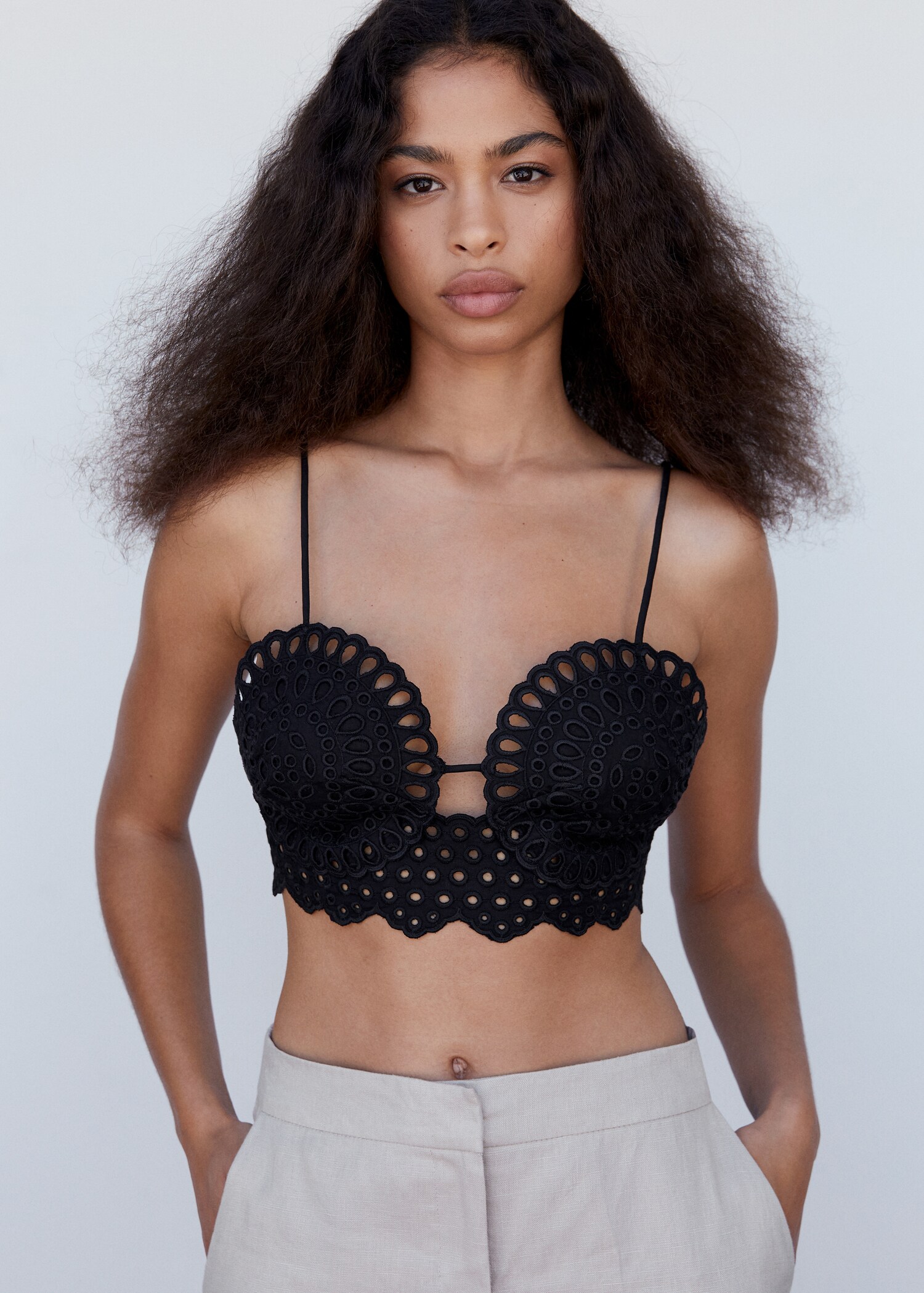 Crop top ajouré - Plan moyen