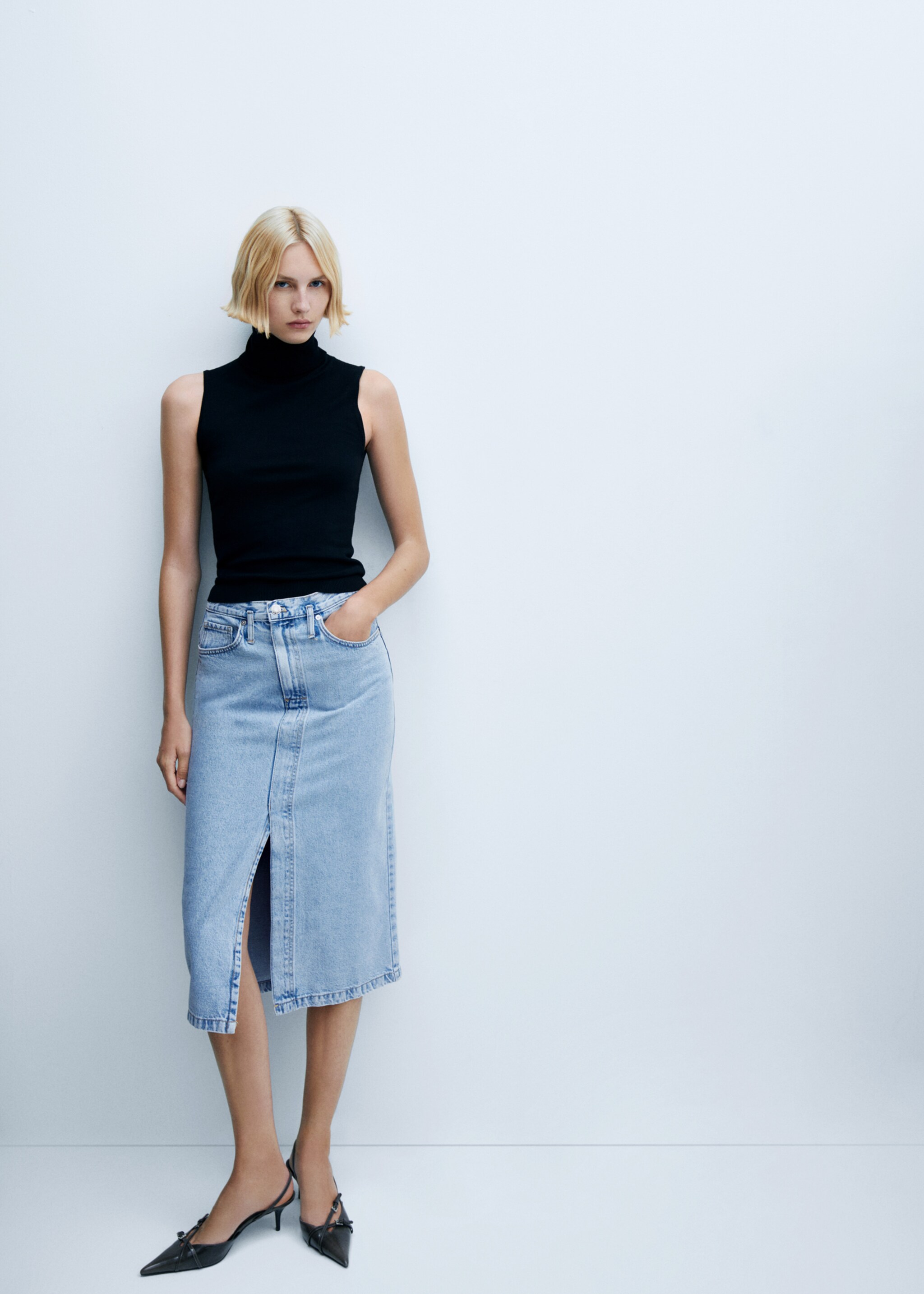 Denim midi-skirt - Details of the article 2, Light Blue. Ref: 57050335-00.