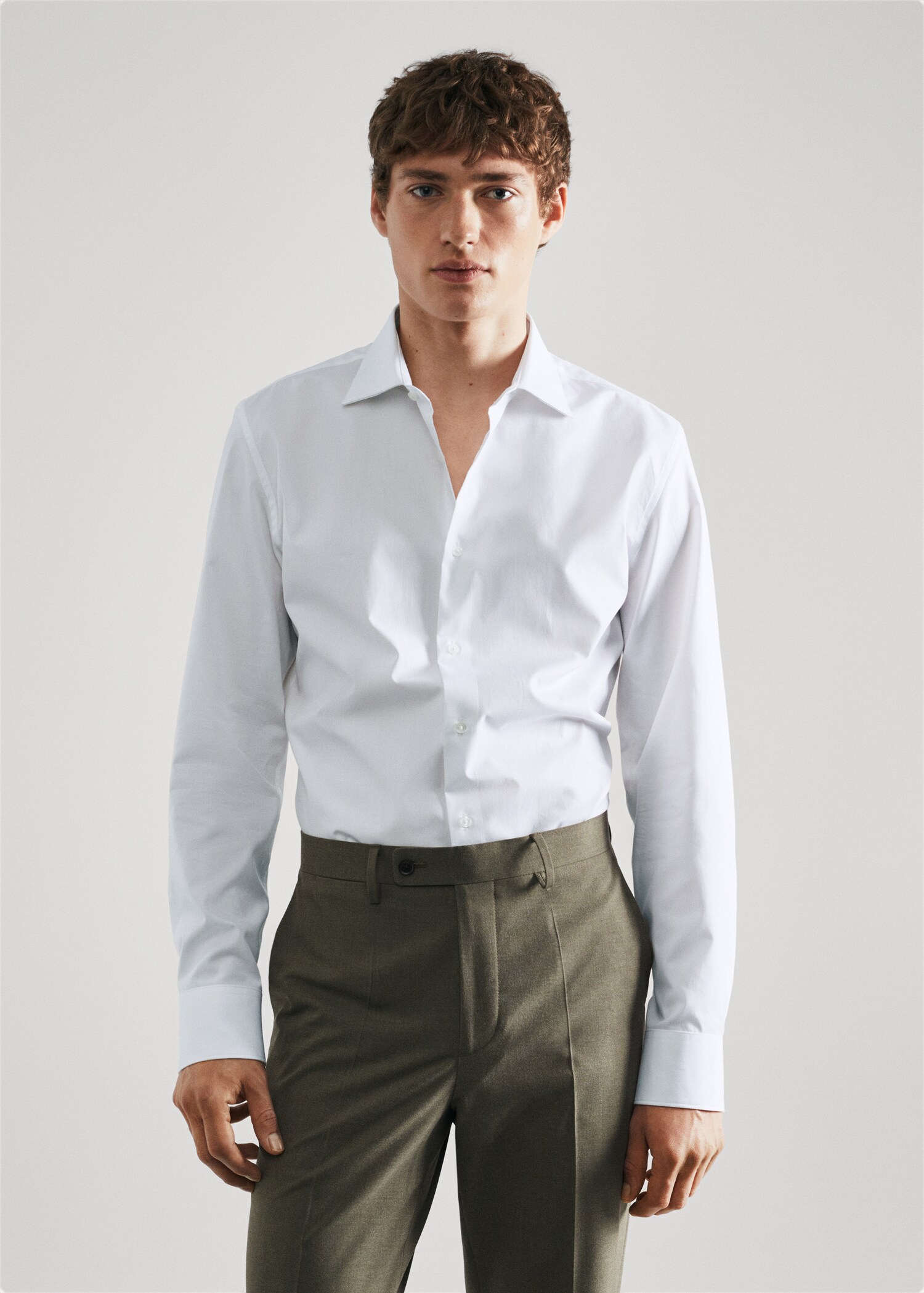 Slim Fit-Oberhemd aus Baumwoll-Popeline - Mittlere Ansicht