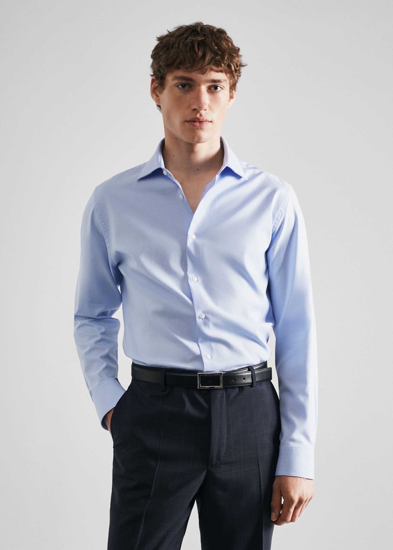 Slim Fit-Oberhemd aus Baumwoll-Popeline - Mittlere Ansicht
