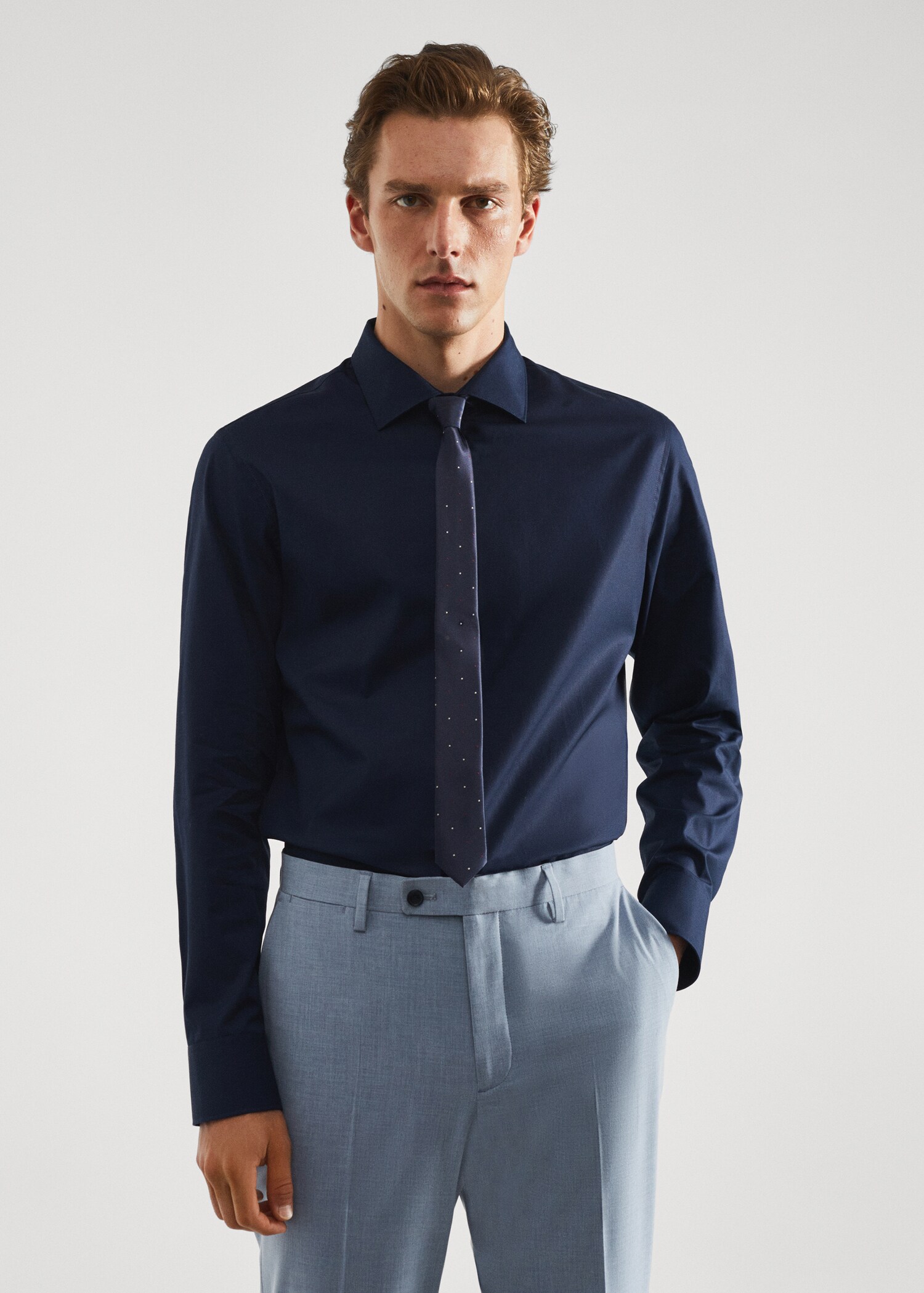 Slim Fit-Oberhemd aus Baumwoll-Popeline - Mittlere Ansicht