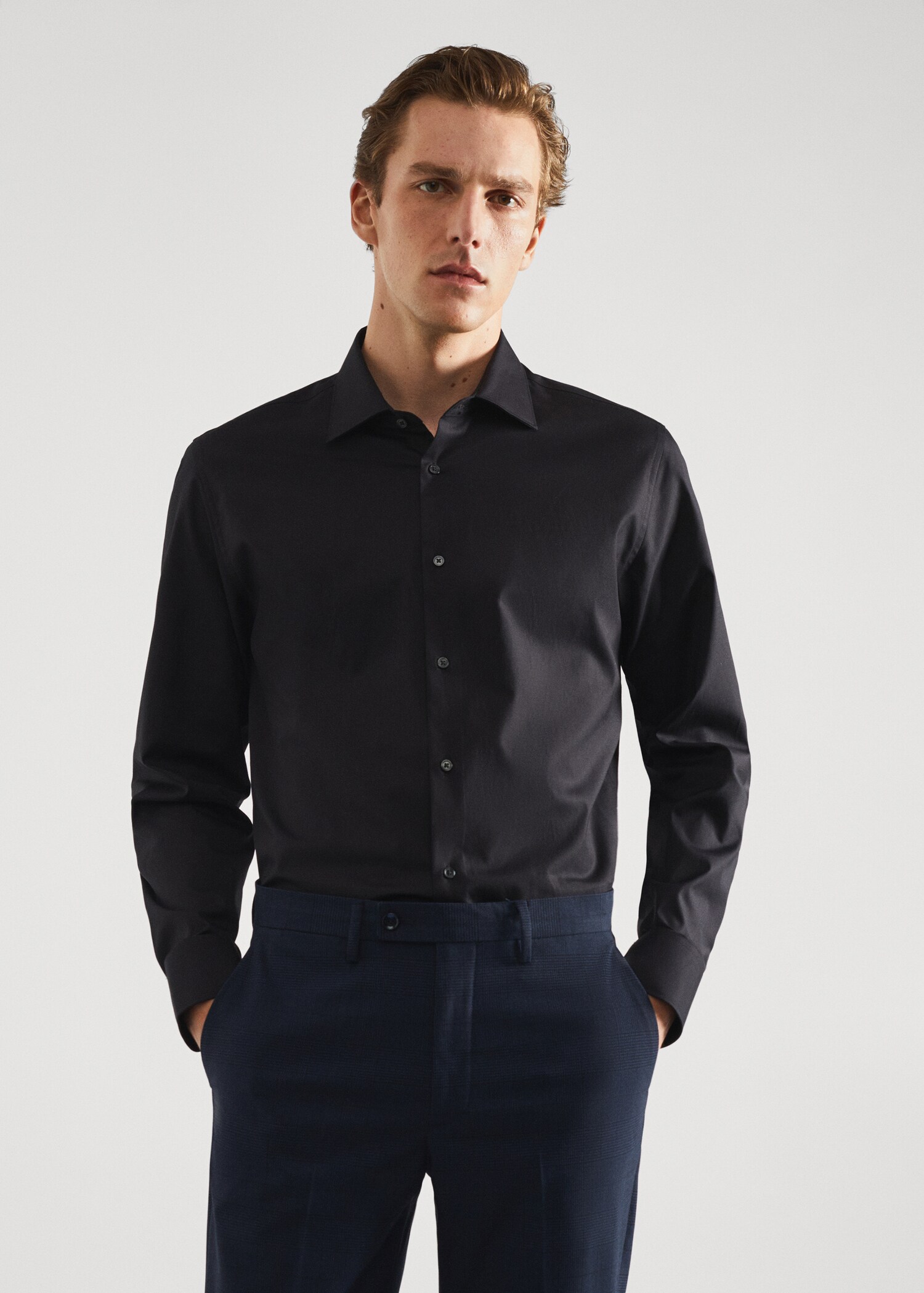 Slim Fit-Oberhemd aus Baumwoll-Popeline - Mittlere Ansicht