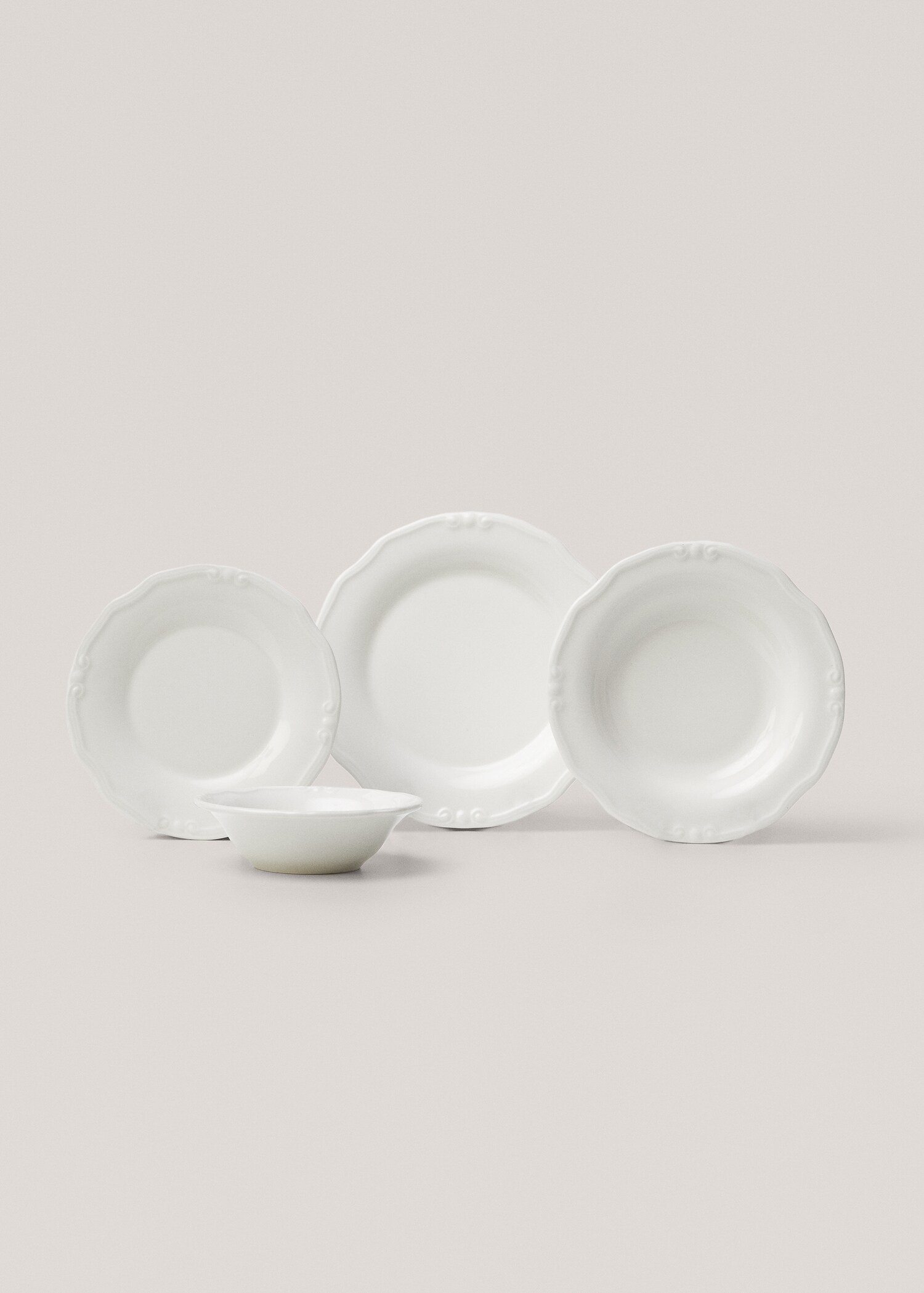 Porcelain romantic flat plate - Details of the article 4