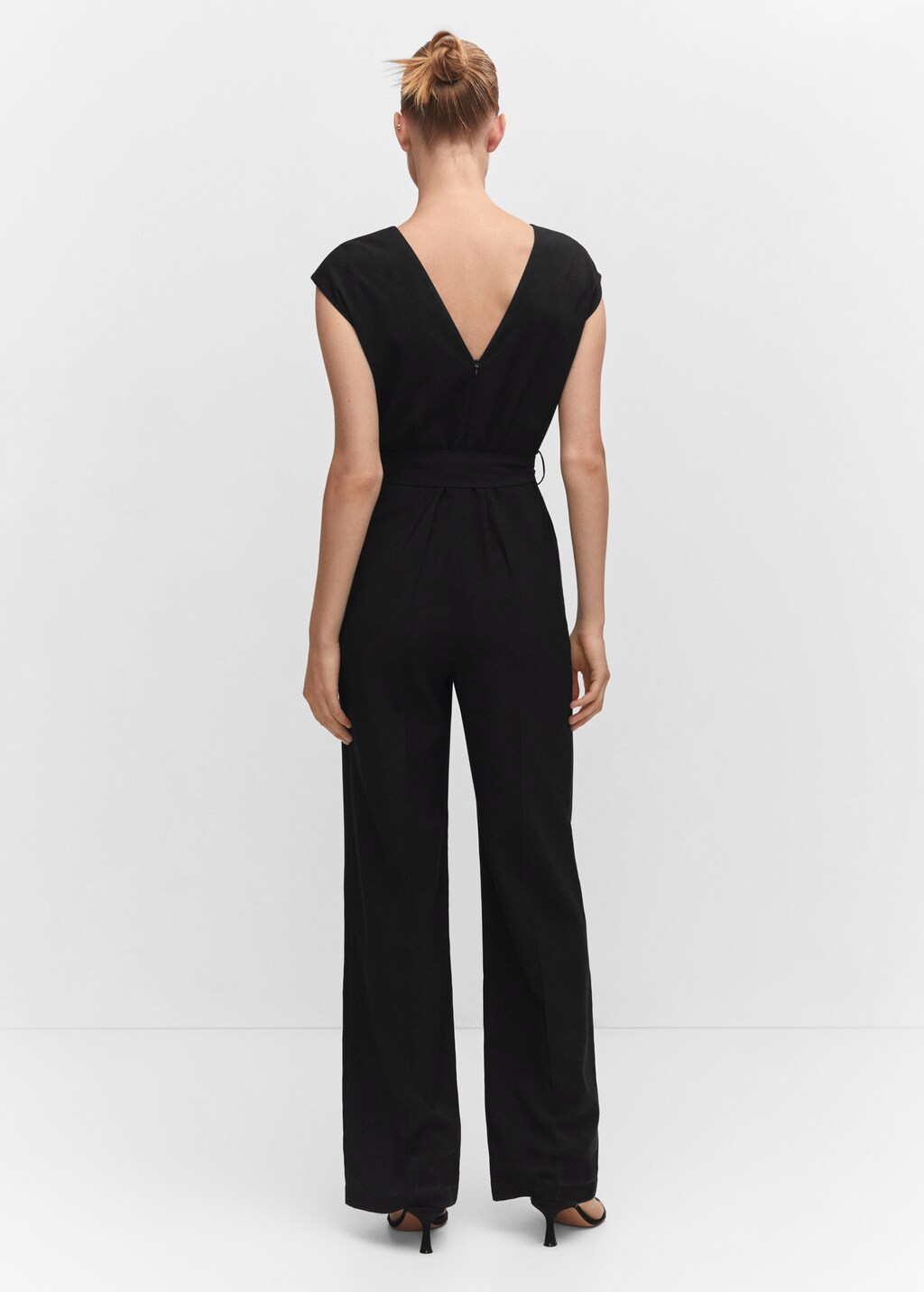 Èaphi front belt V neck jumper skirt V-neck jumpsuit with belt - Women | MANGO Niger