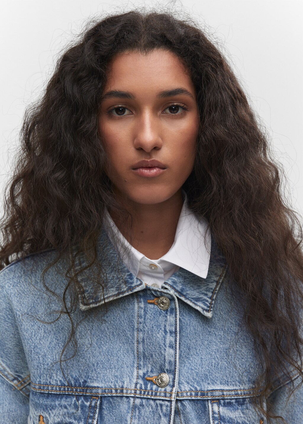 Cropped denim jacket - Women | MANGO Japan