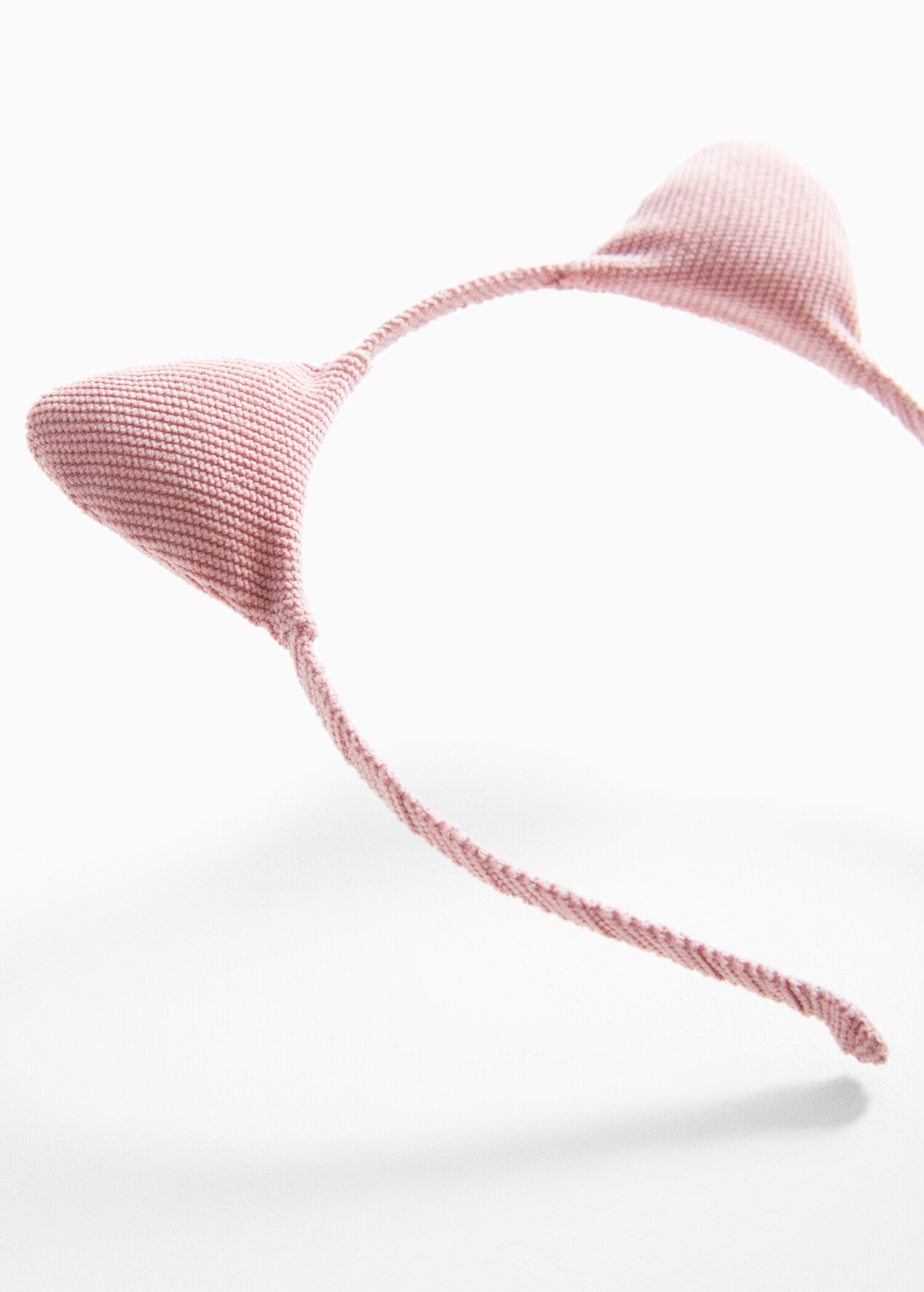 Kitten ear hairband - Середній план