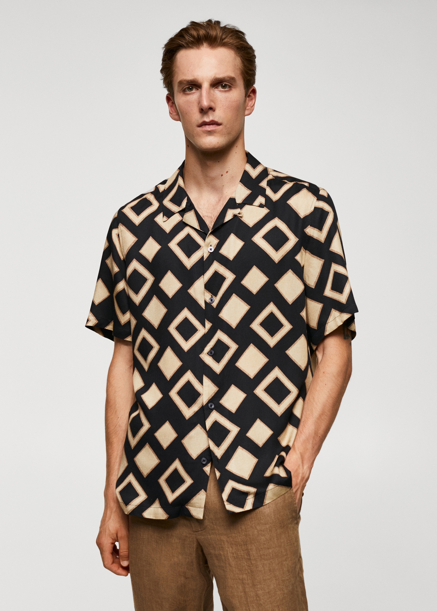 Camisa bowling estampado geométrico - Plano medio