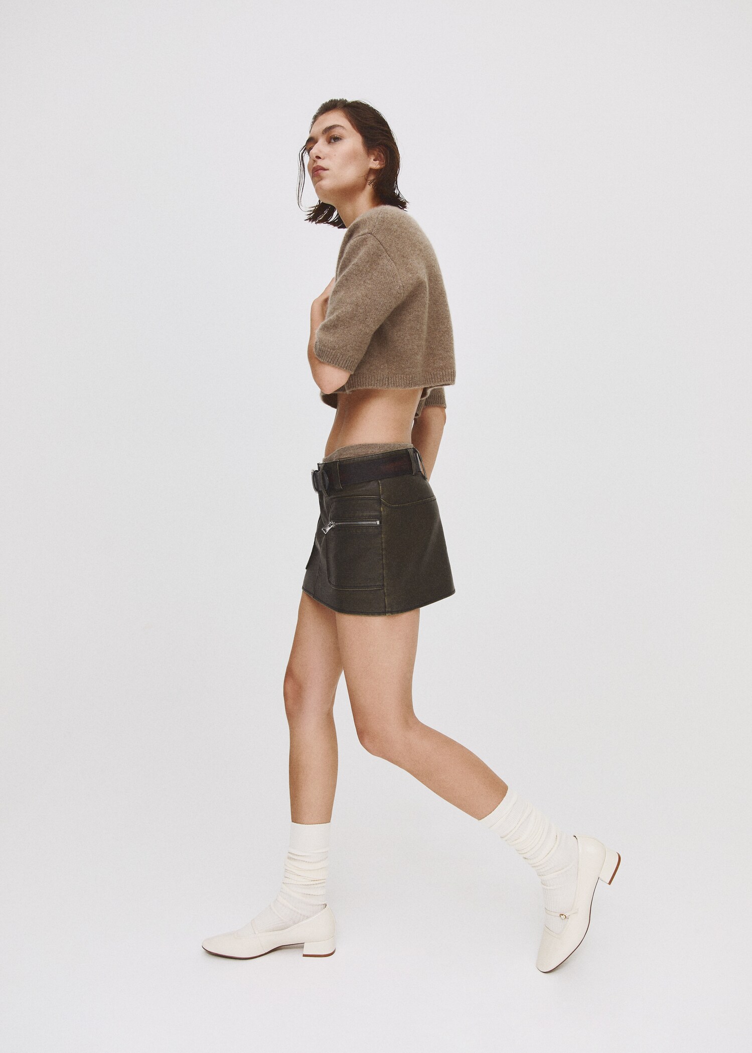 Worn-effect leather skirt - Details of the article 7
