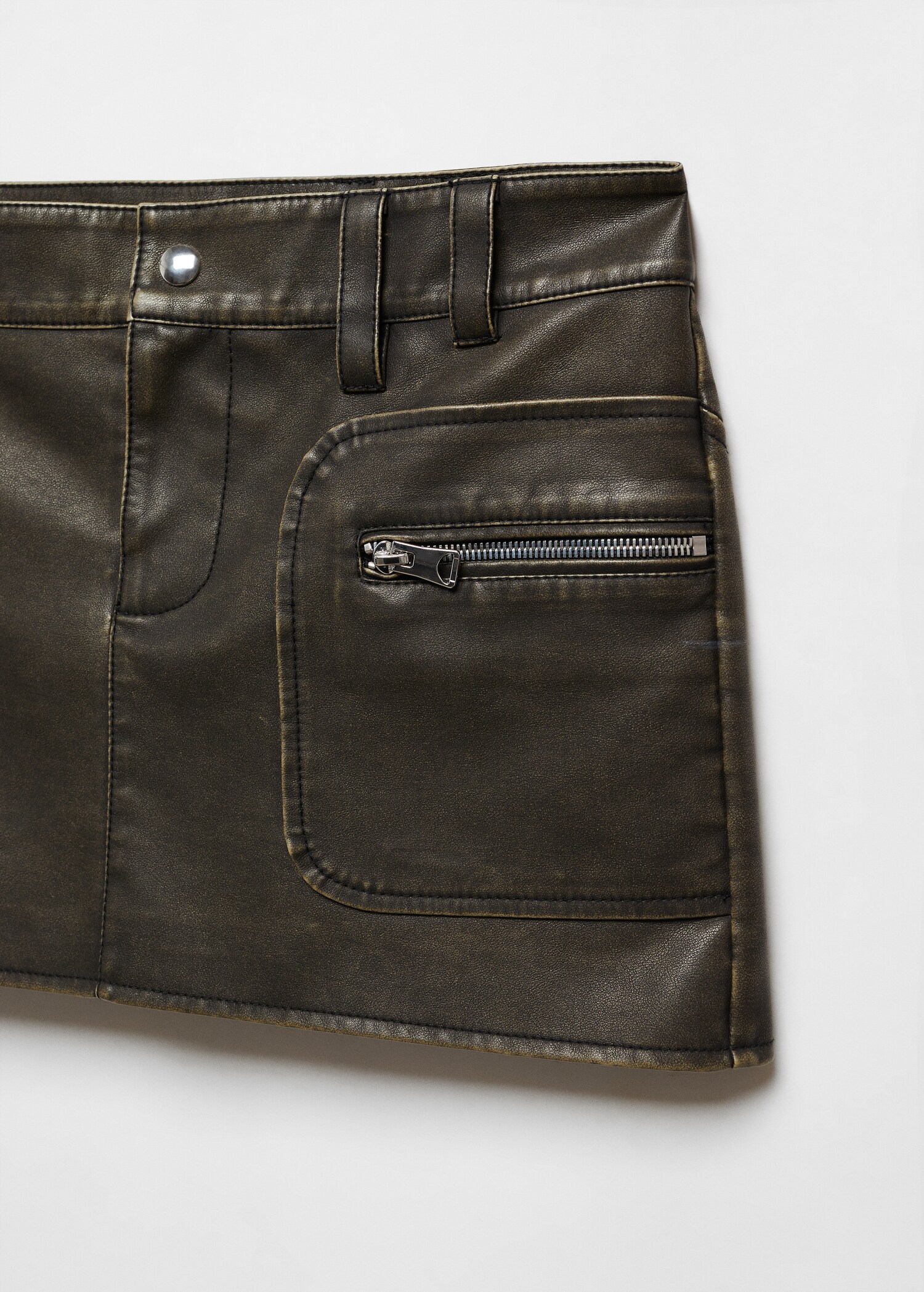 Worn-effect leather skirt - Details of the article 8