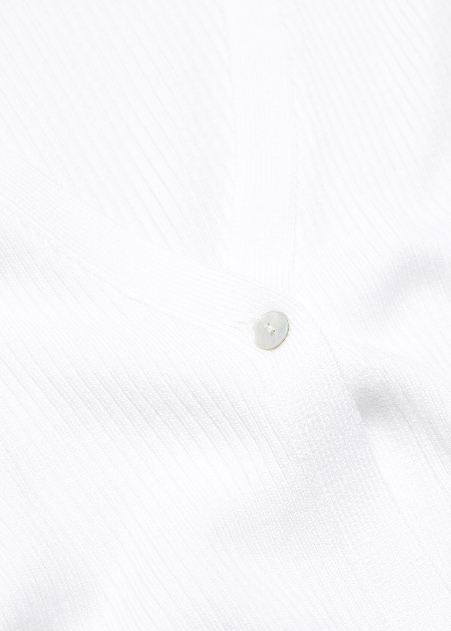 Cropped cardigan with buttons - Details of the article 8