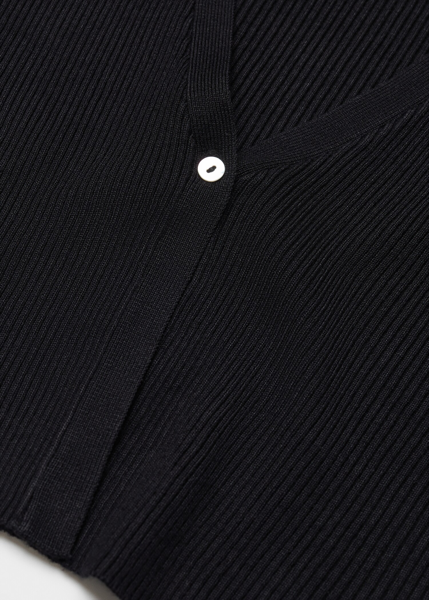 Cropped cardigan with buttons - Details of the article 8