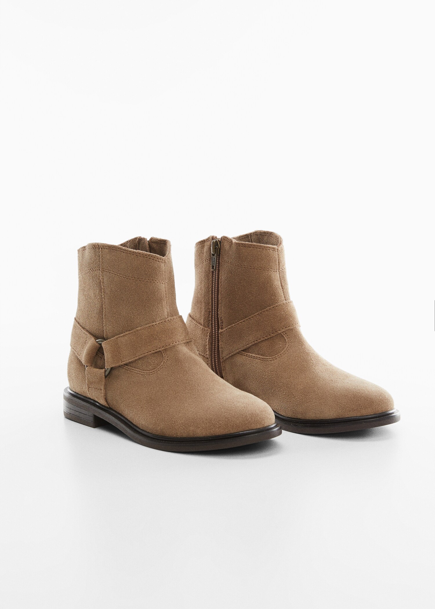 Bottines en cuir  - Plan moyen