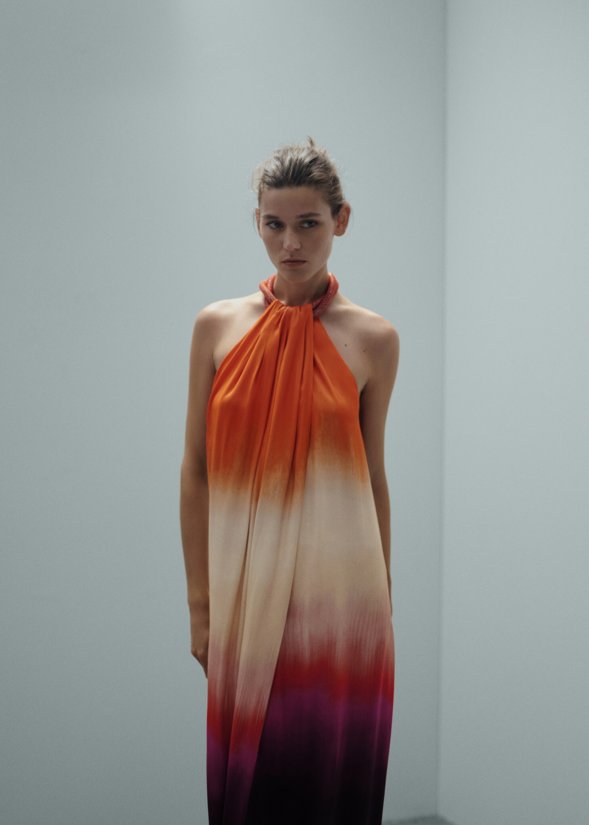 Structured satin dress with rhinestone neckline - Medium plane, Orange. Ref: 57055150-00.