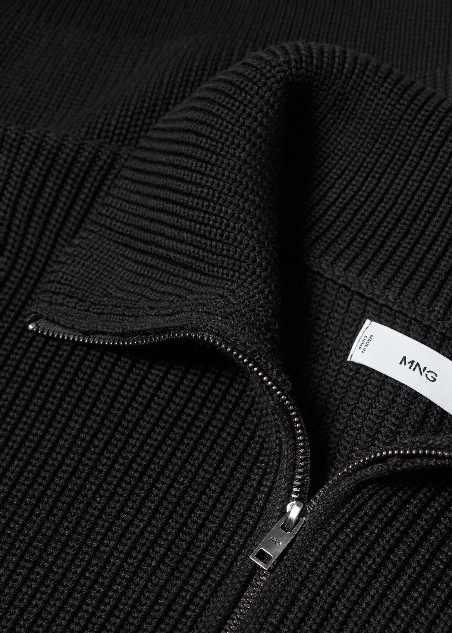 Perkins-collar gilet with zip  - Details of the article 8