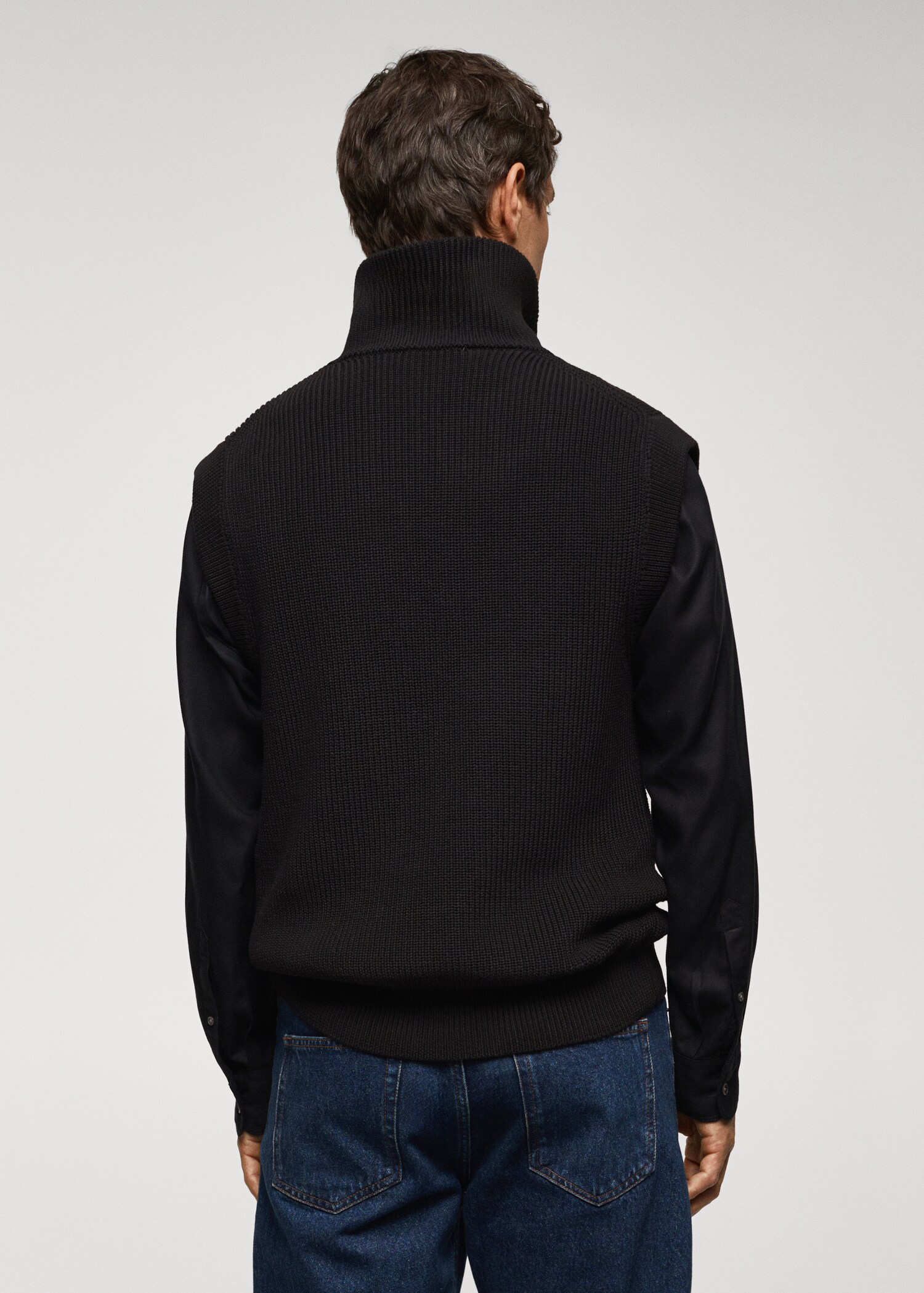 Perkins-collar gilet with zip  - Reverse of the article
